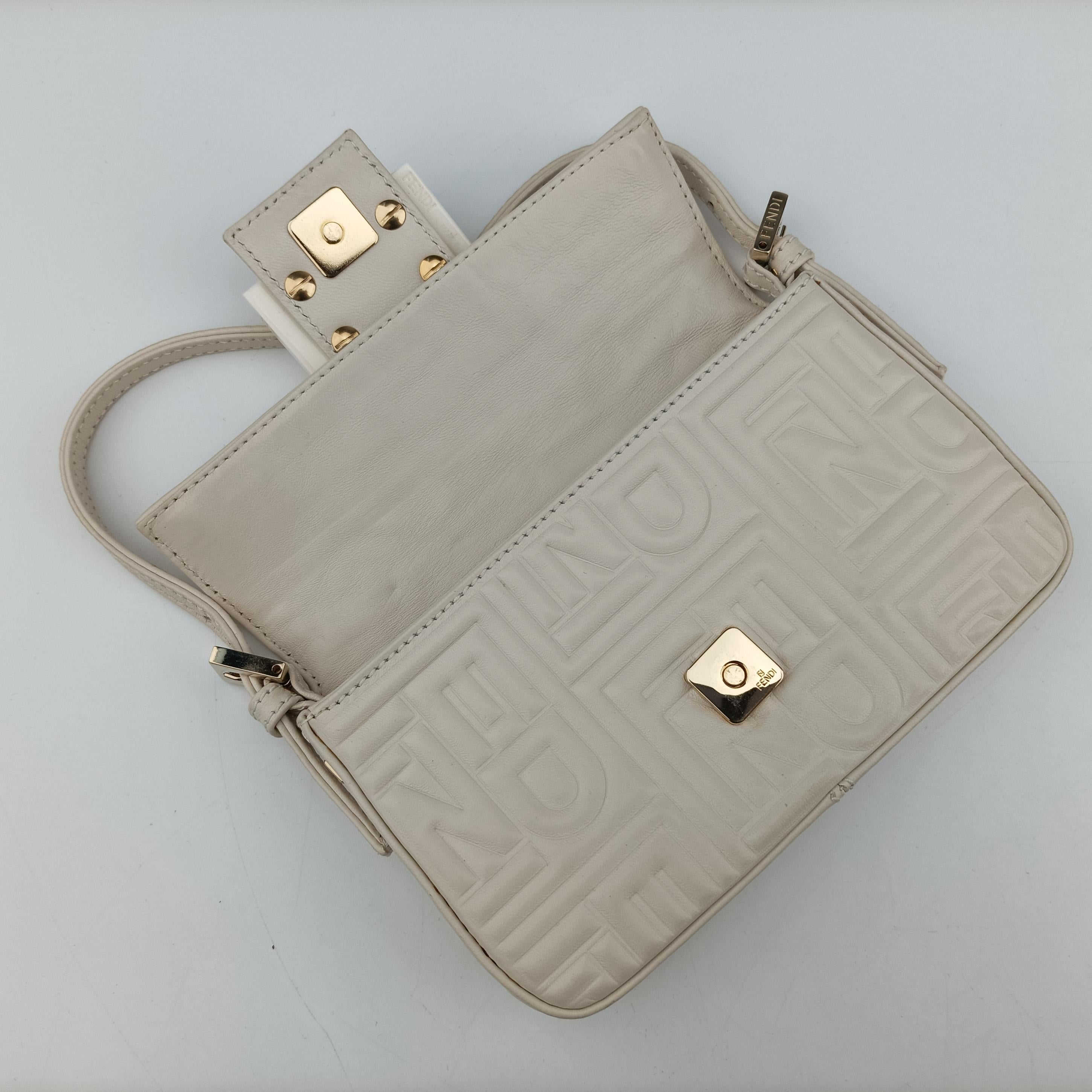 Pre-owned Fendi BAGUETTE White Leather 8BK060 shoulderbag | stylenewstar