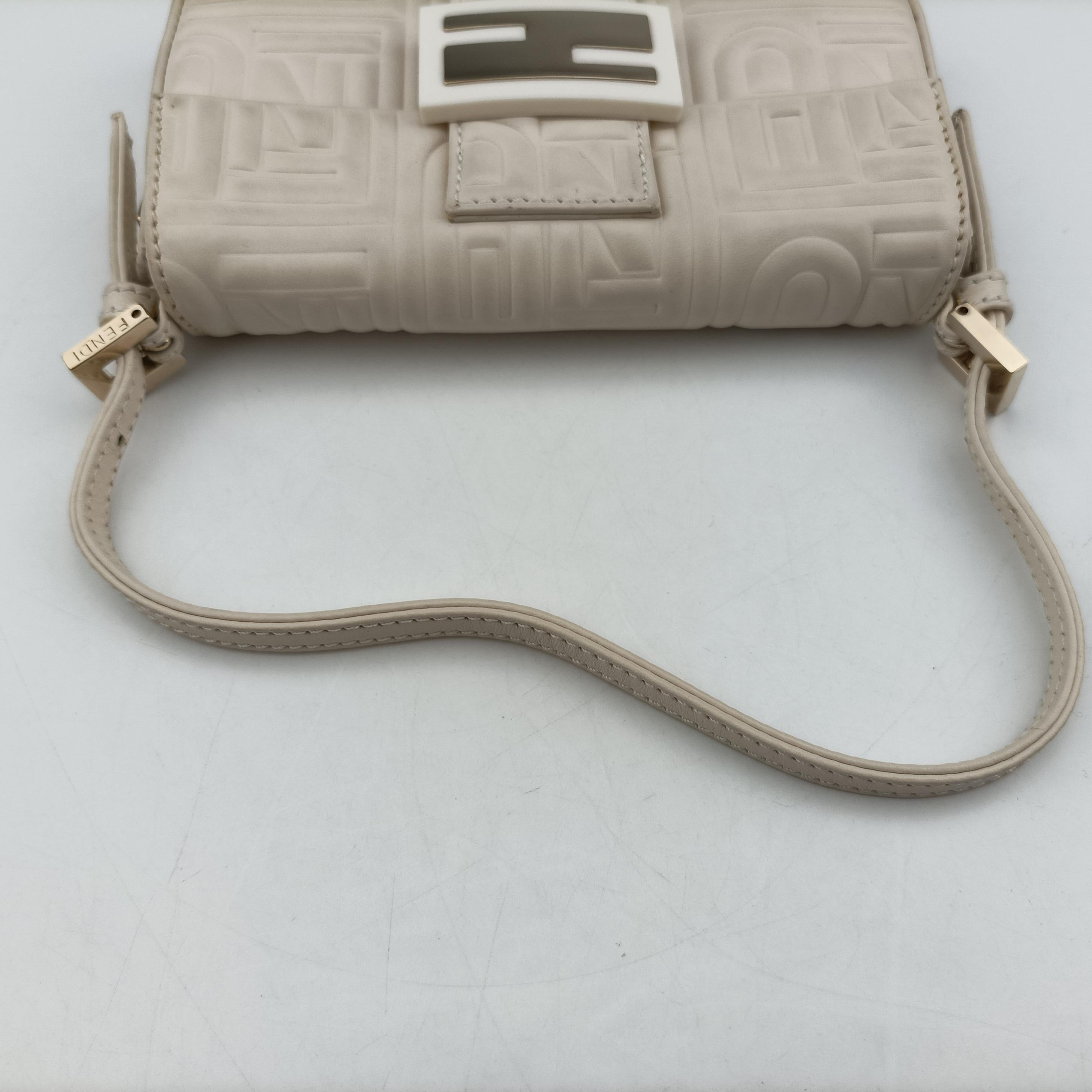 Pre-owned Fendi BAGUETTE White Leather 8BK060 shoulderbag | stylenewstar