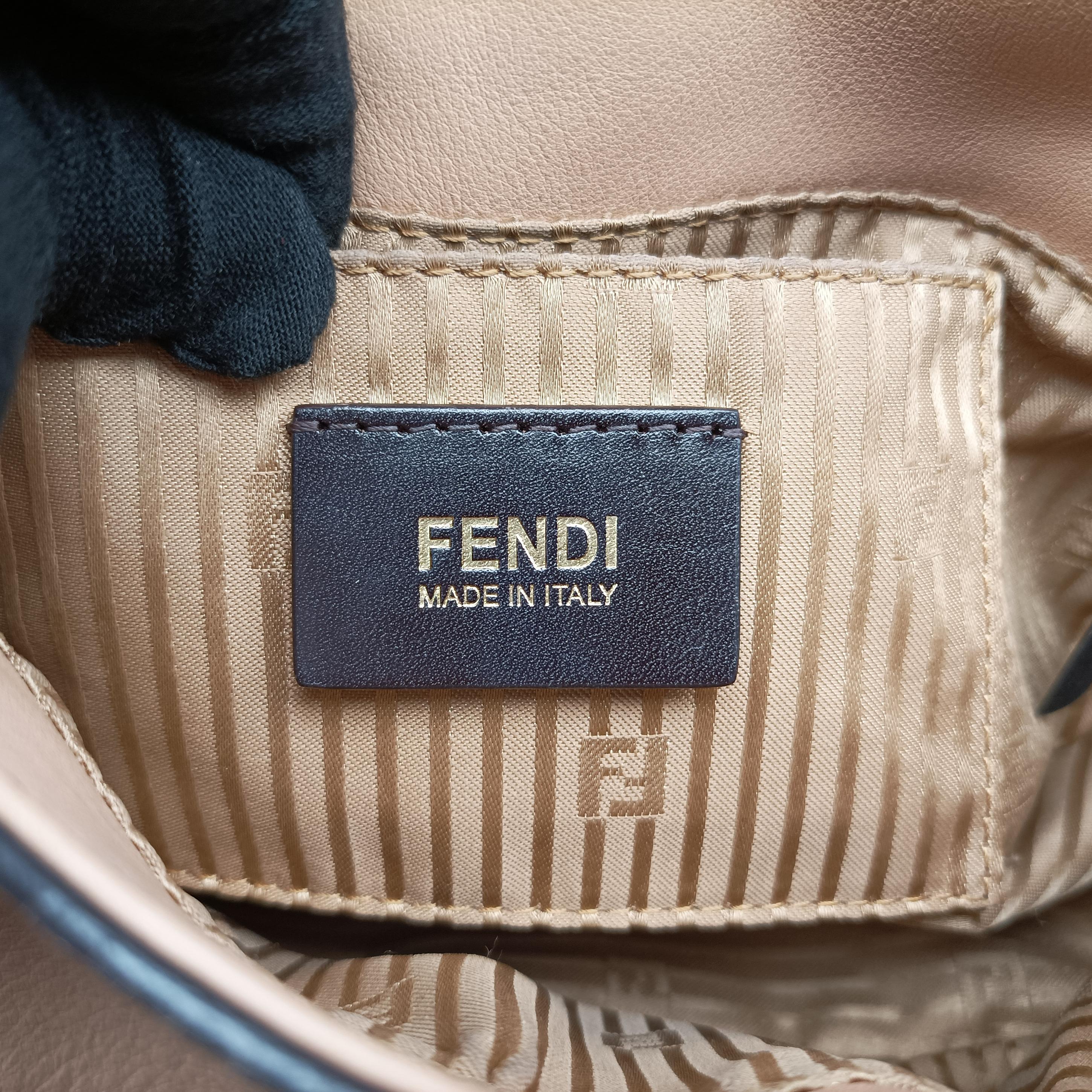 Pre-owned Fendi Baguette Beige Leather 8BR180 shoulderbag | stylenewstar