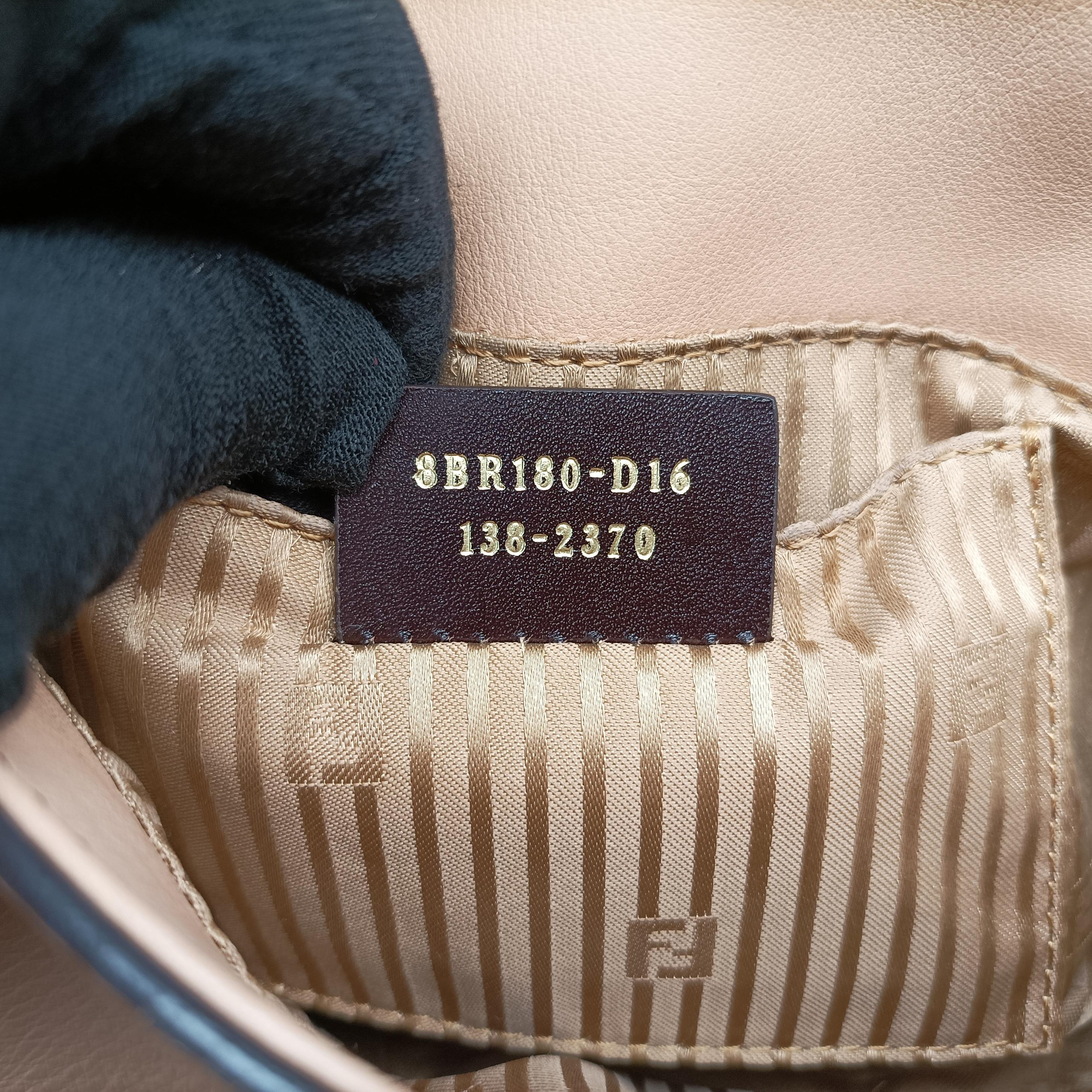 Pre-owned Fendi Baguette Beige Leather 8BR180 shoulderbag | stylenewstar