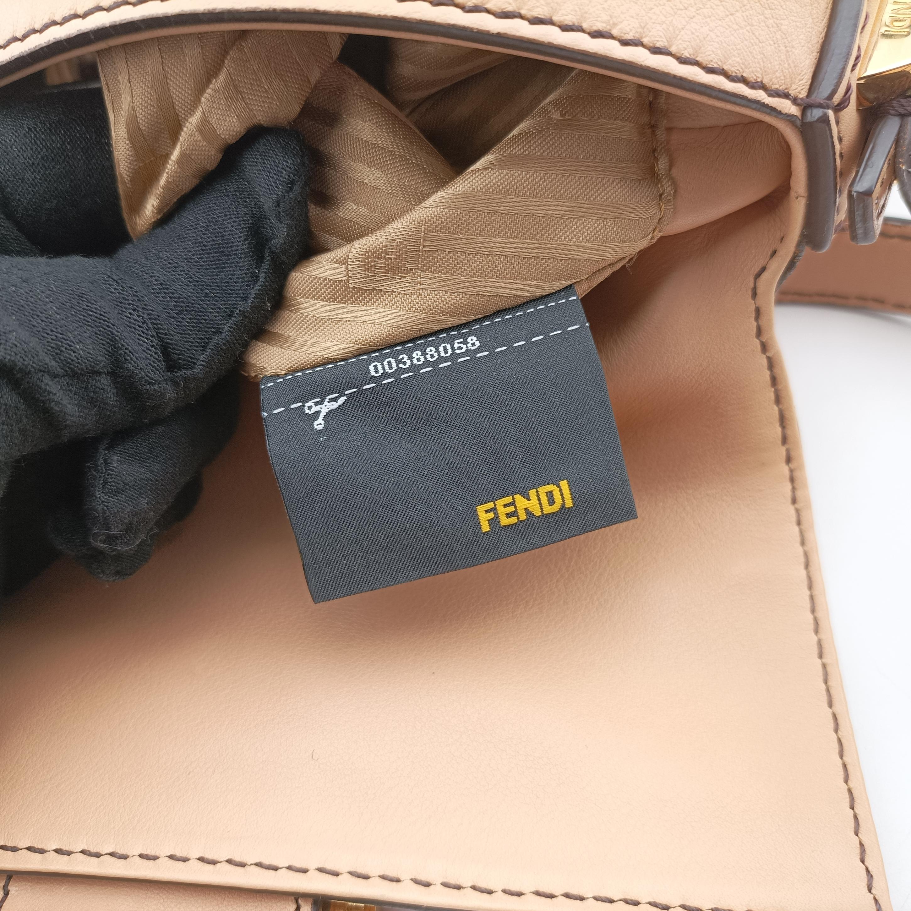 Pre-owned Fendi Baguette Beige Leather 8BR180 shoulderbag | stylenewstar