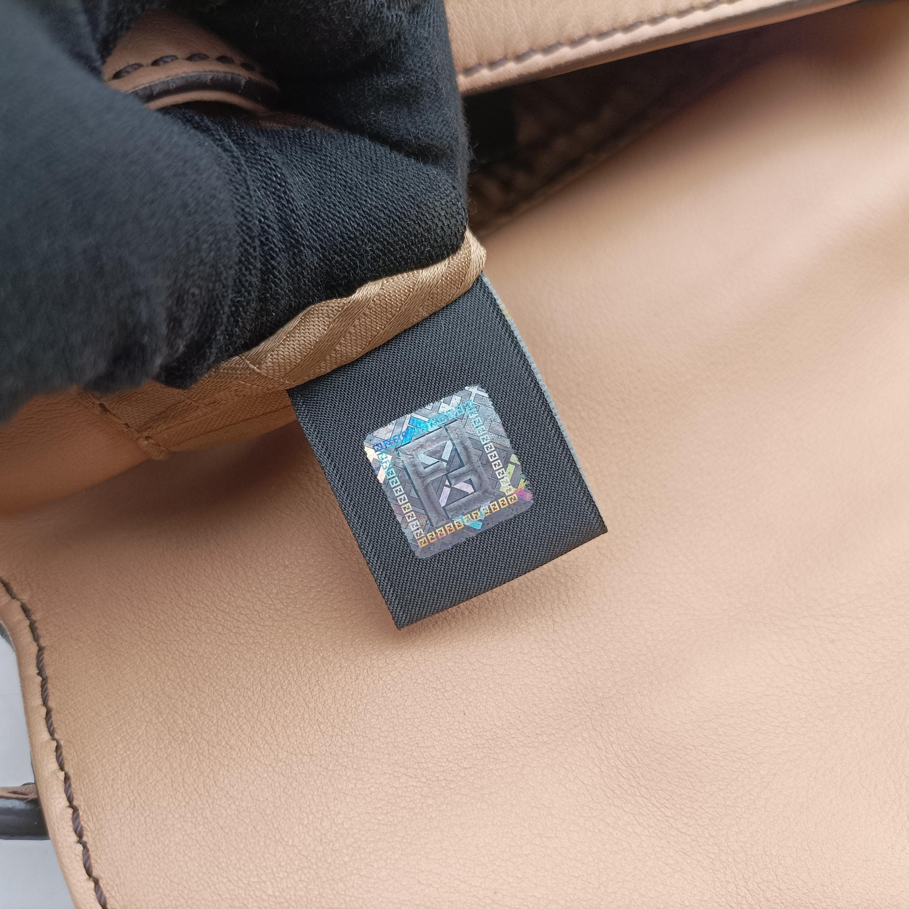 Pre-owned Fendi Baguette Beige Leather 8BR180 shoulderbag | stylenewstar