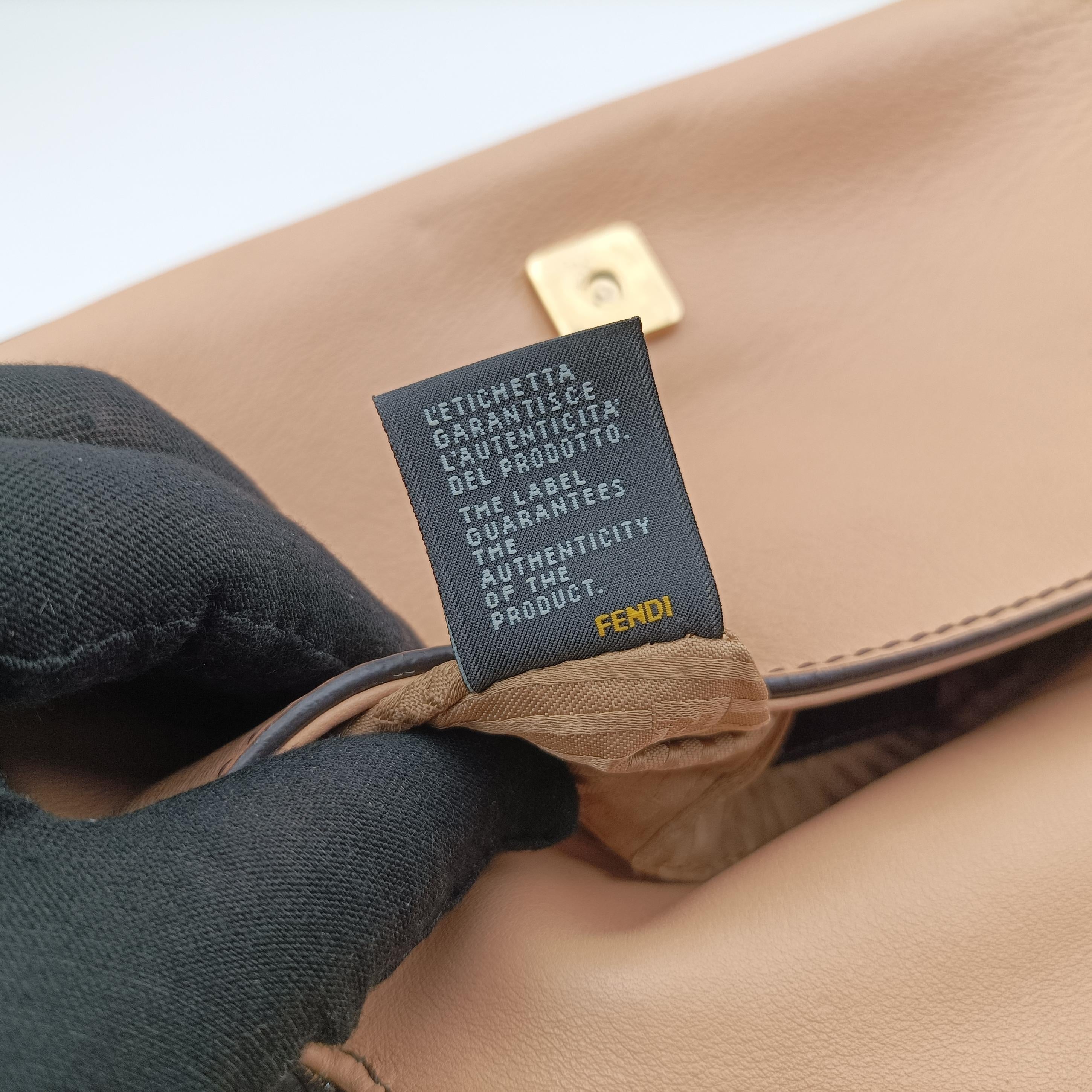 Pre-owned Fendi Baguette Beige Leather 8BR180 shoulderbag | stylenewstar