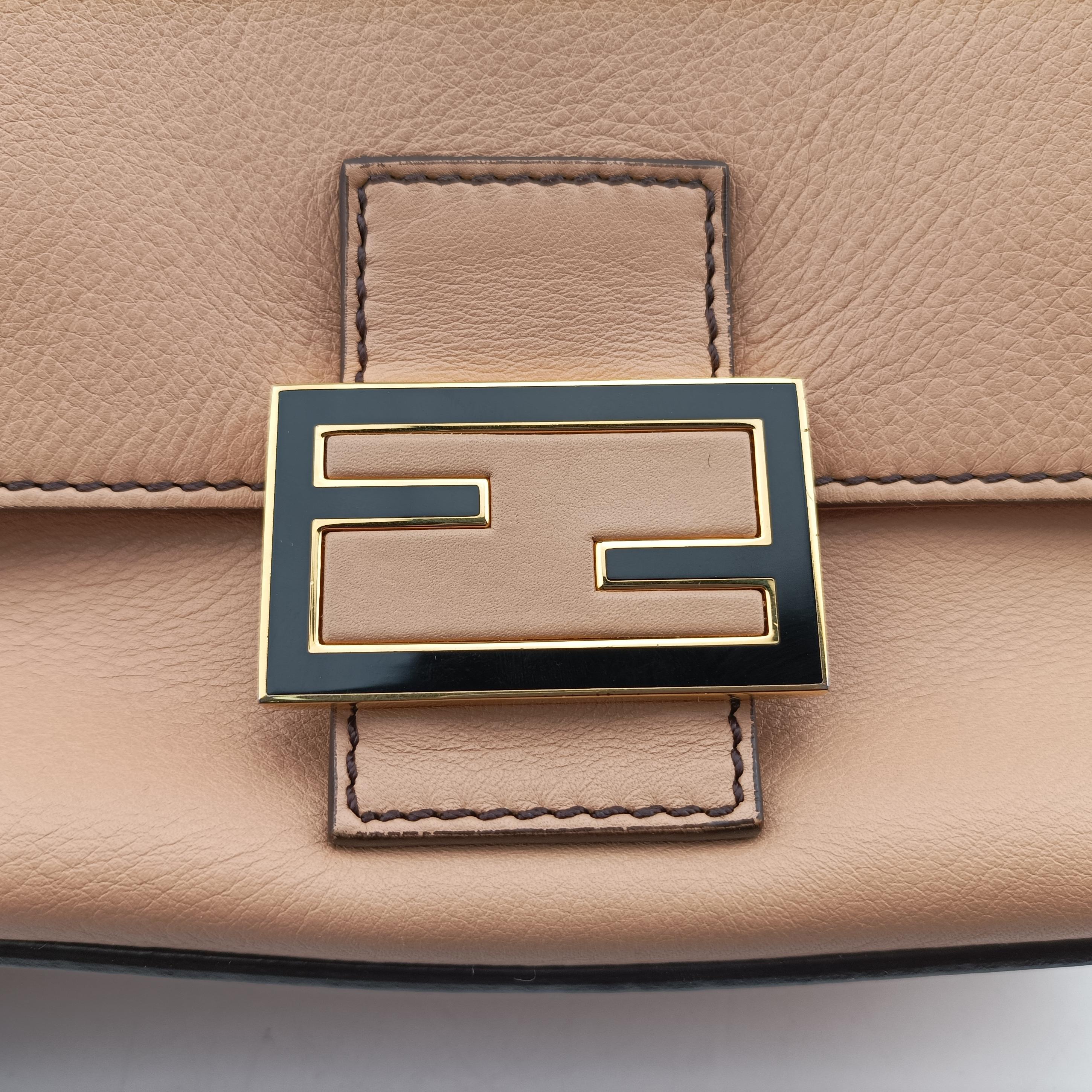 Pre-owned Fendi Baguette Beige Leather 8BR180 shoulderbag | stylenewstar