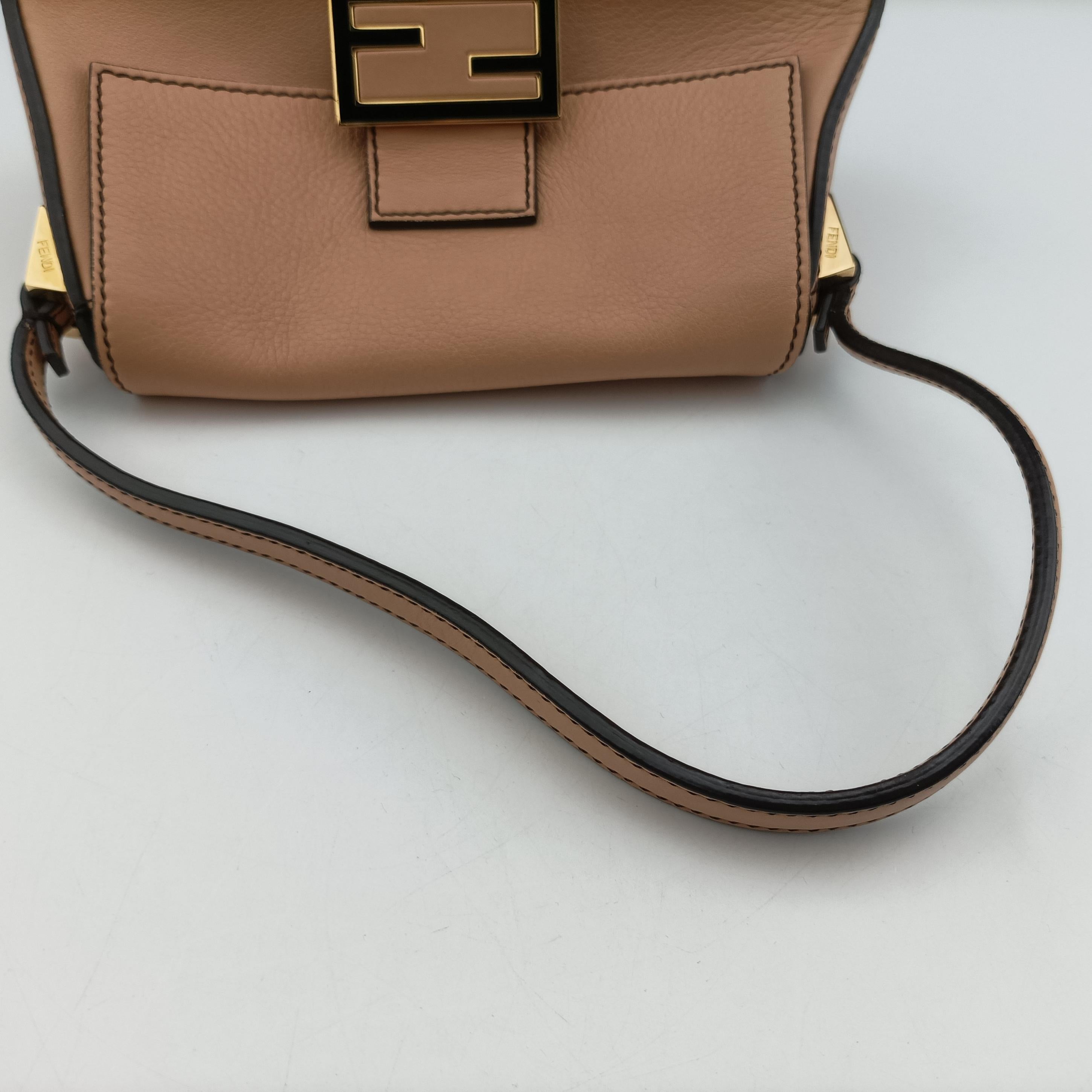 Pre-owned Fendi Baguette Beige Leather 8BR180 shoulderbag | stylenewstar