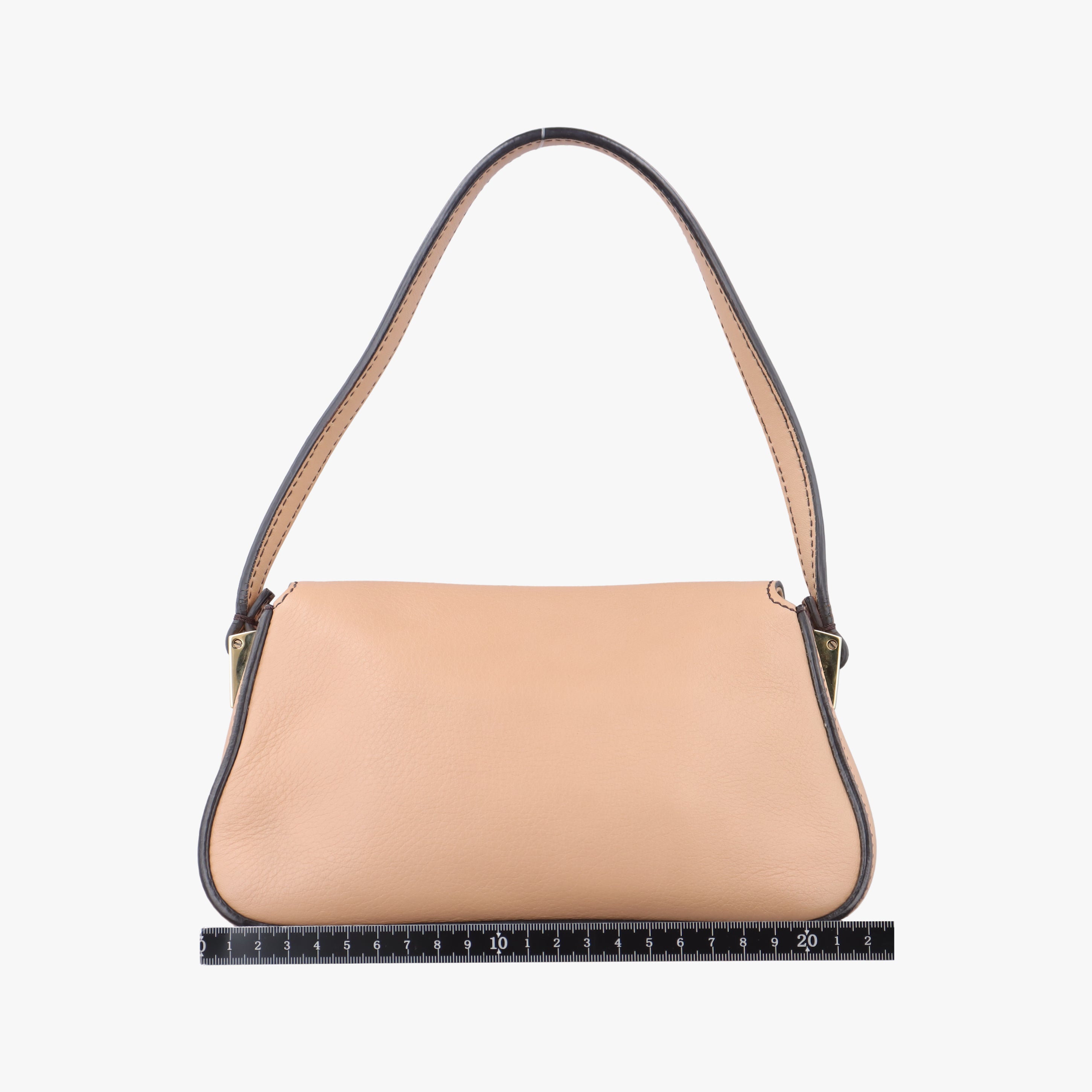 Pre-owned Fendi Baguette Beige Leather 8BR180 shoulderbag | stylenewstar