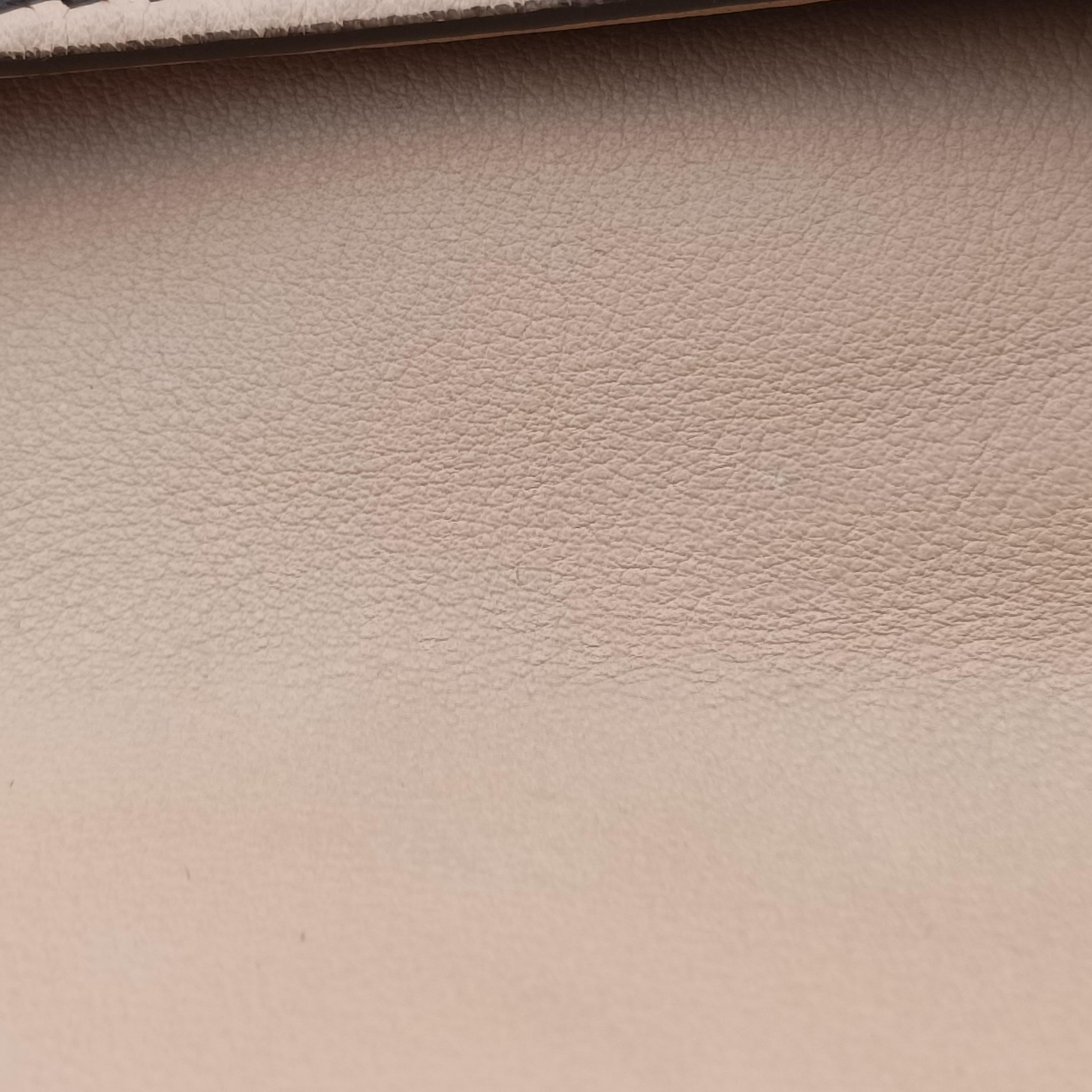 Pre-owned Fendi Baguette Beige Leather 8BR180 shoulderbag | stylenewstar