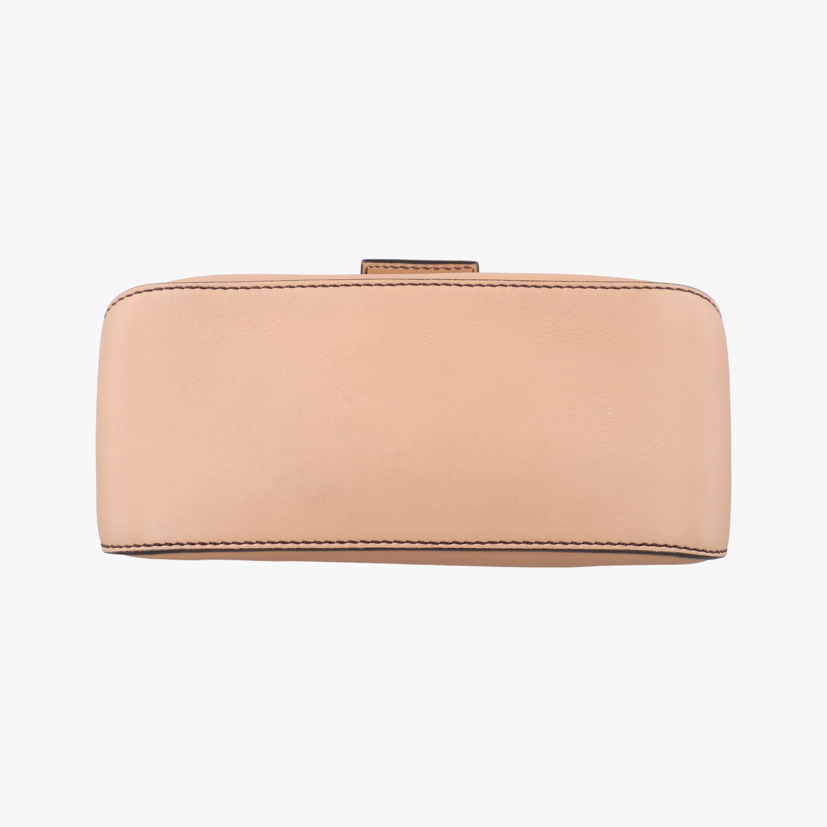 Pre-owned Fendi Baguette Beige Leather 8BR180 shoulderbag | stylenewstar