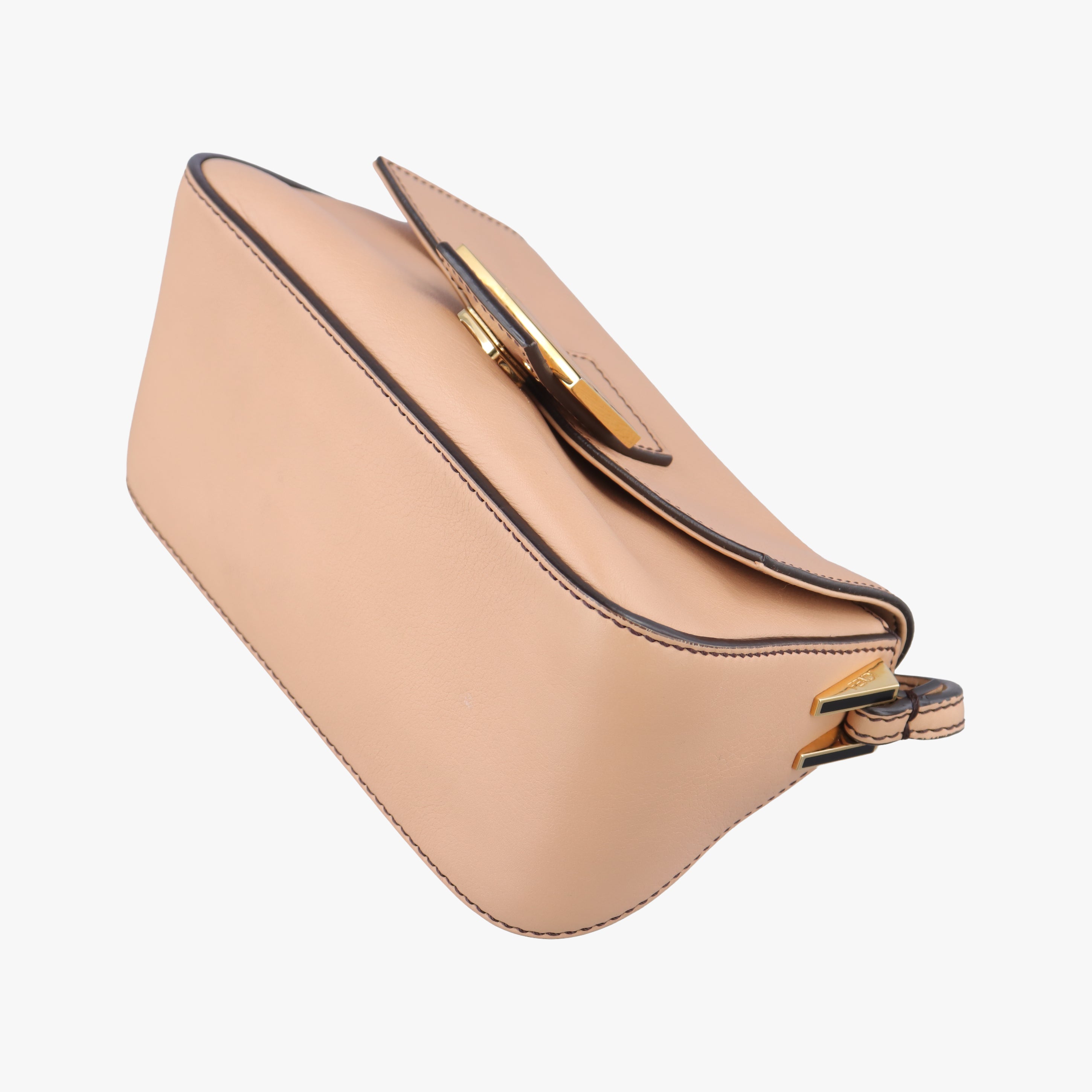 Pre-owned Fendi Baguette Beige Leather 8BR180 shoulderbag | stylenewstar