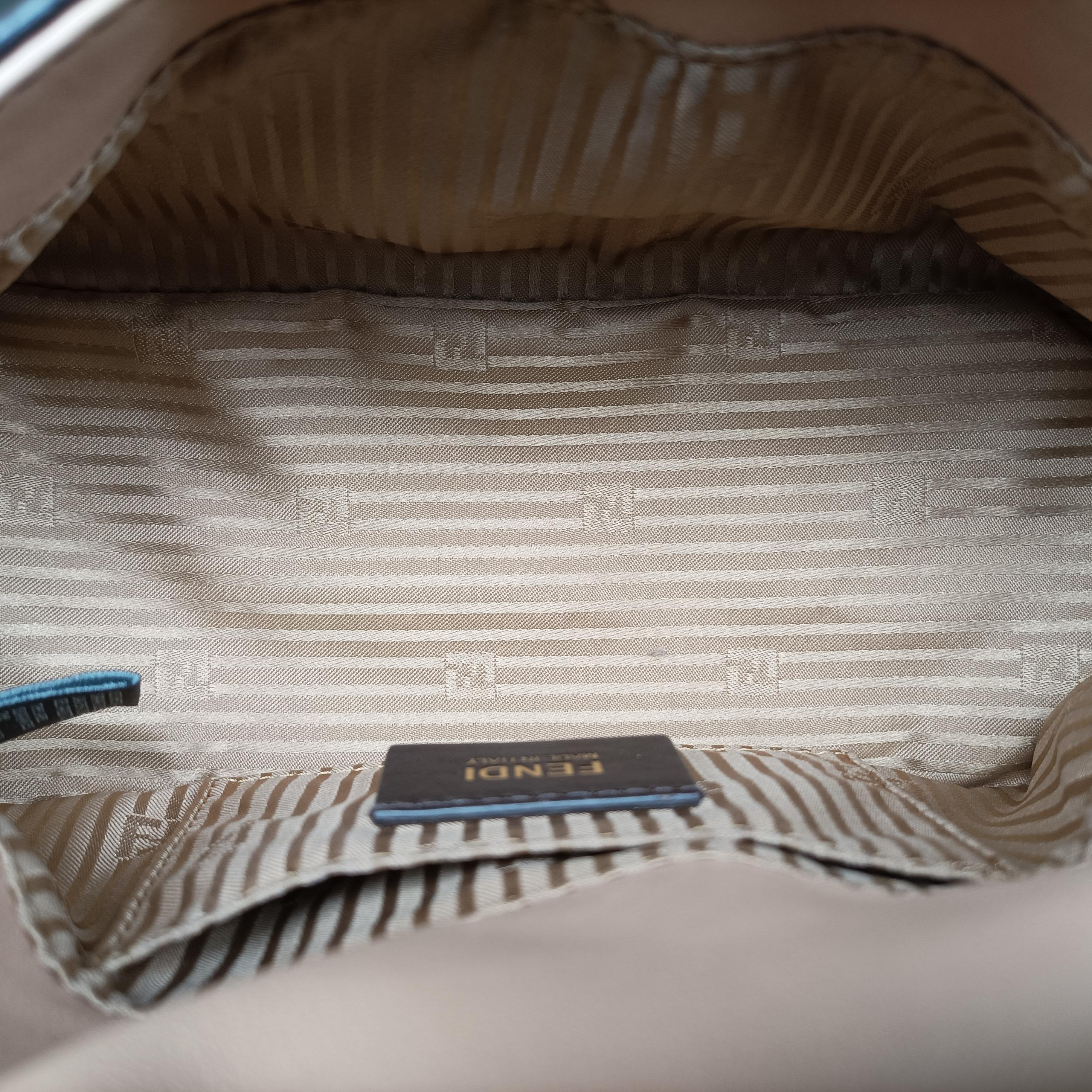 Pre-owned Fendi Baguette Beige Leather 8BR180 shoulderbag | stylenewstar