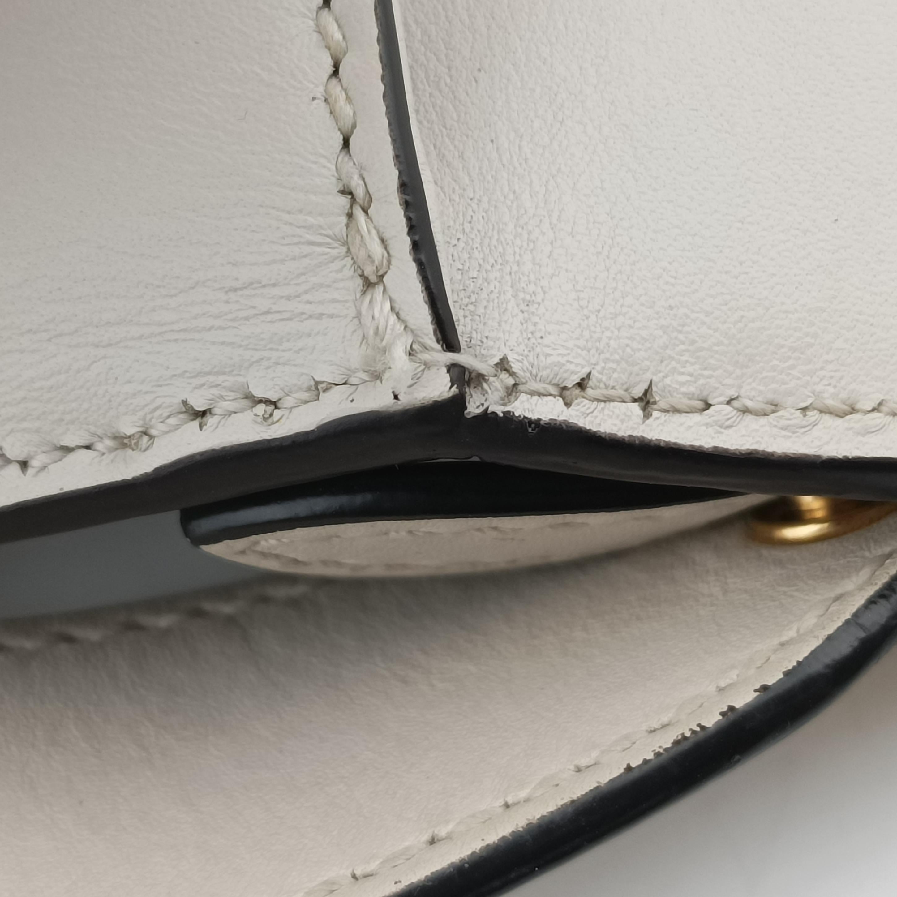 Pre-owned Gucci Sylvie White Leather 421882 shoulderbag | stylenewstar