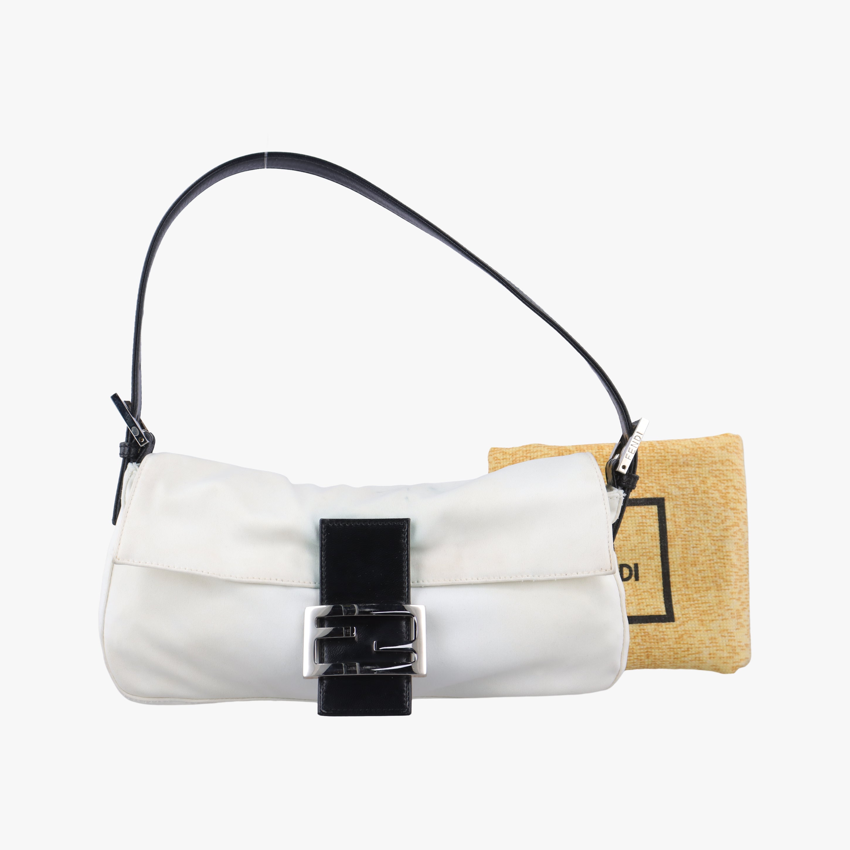 Pre-owned Fendi Baguette White silk 26424 shoulderbag | stylenewstar