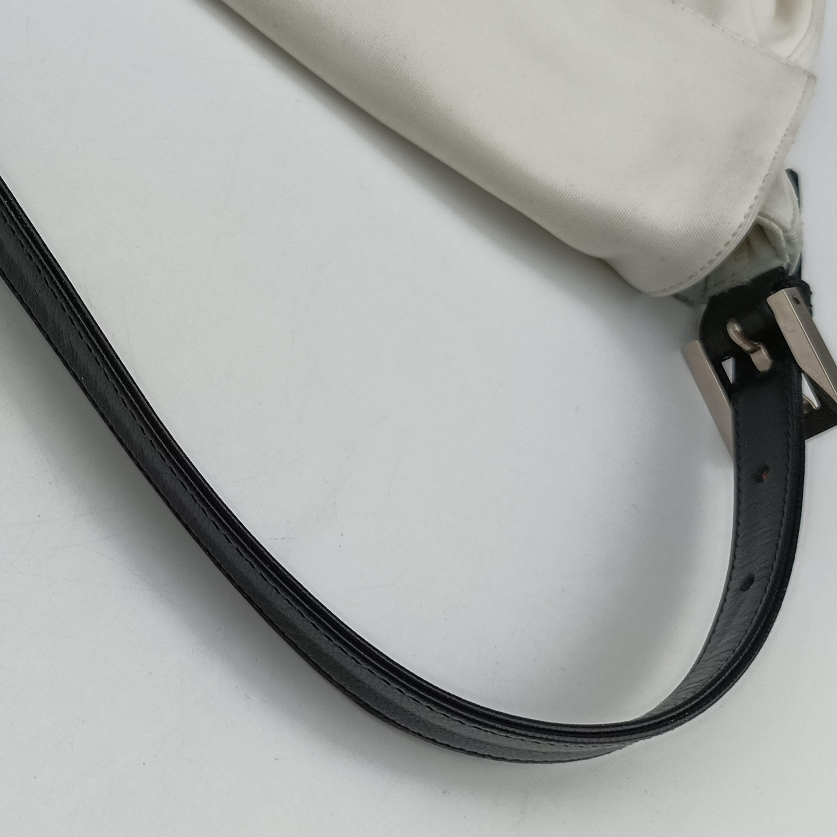 Pre-owned Fendi Baguette White silk 26424 shoulderbag | stylenewstar