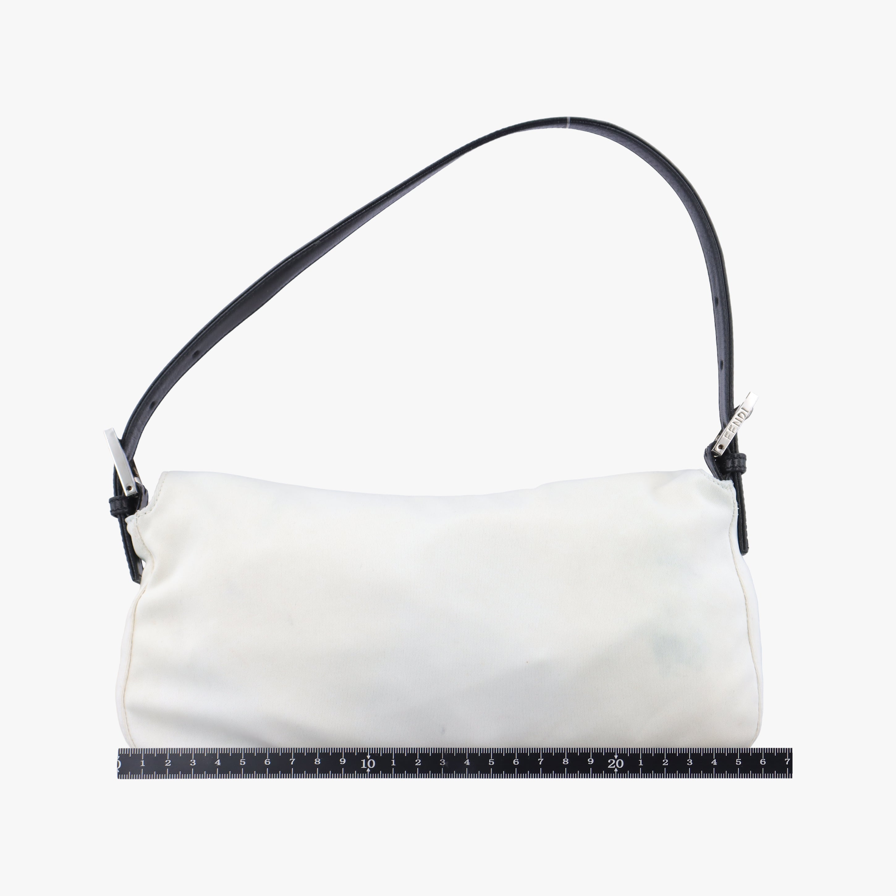 Pre-owned Fendi Baguette White silk 26424 shoulderbag | stylenewstar