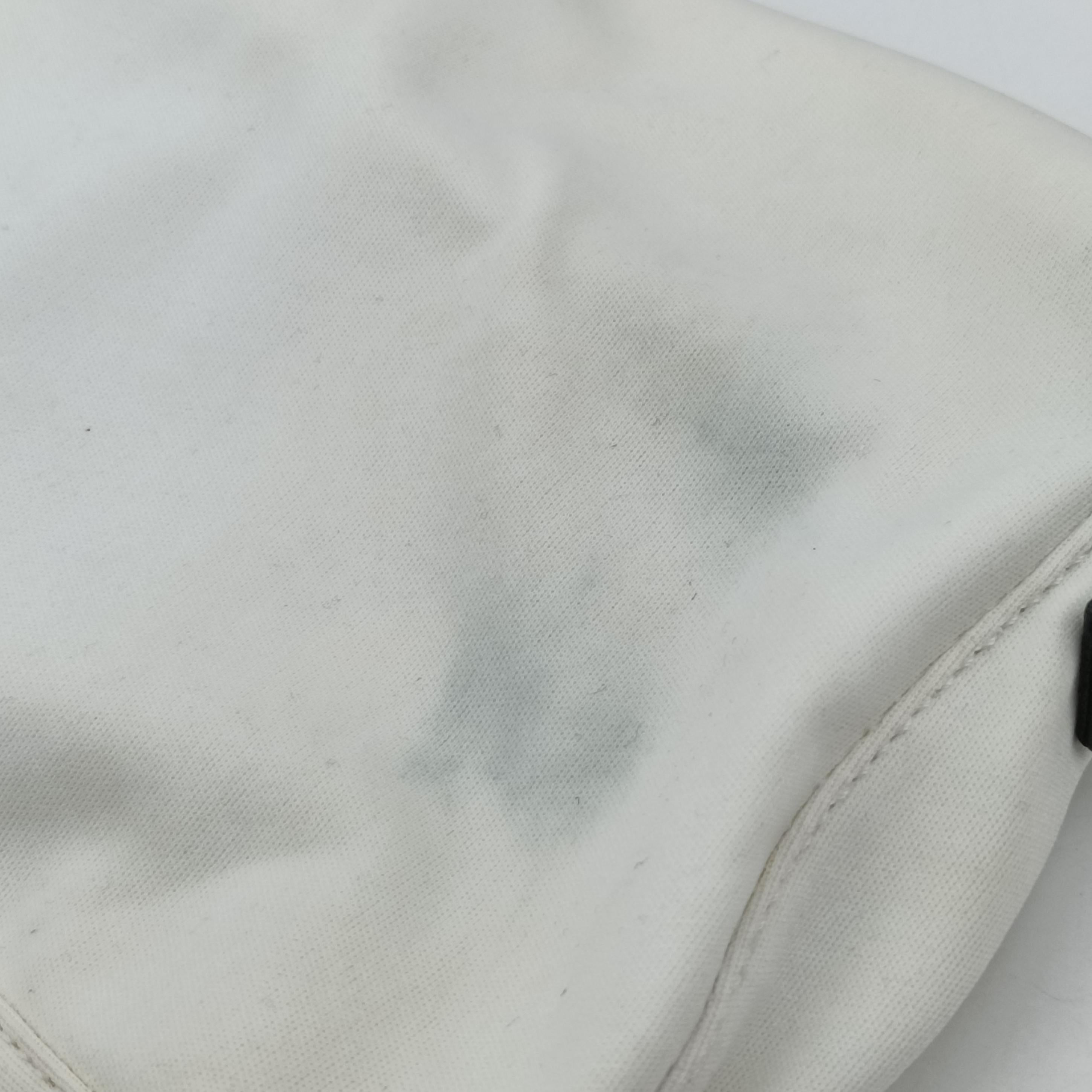 Pre-owned Fendi Baguette White silk 26424 shoulderbag | stylenewstar