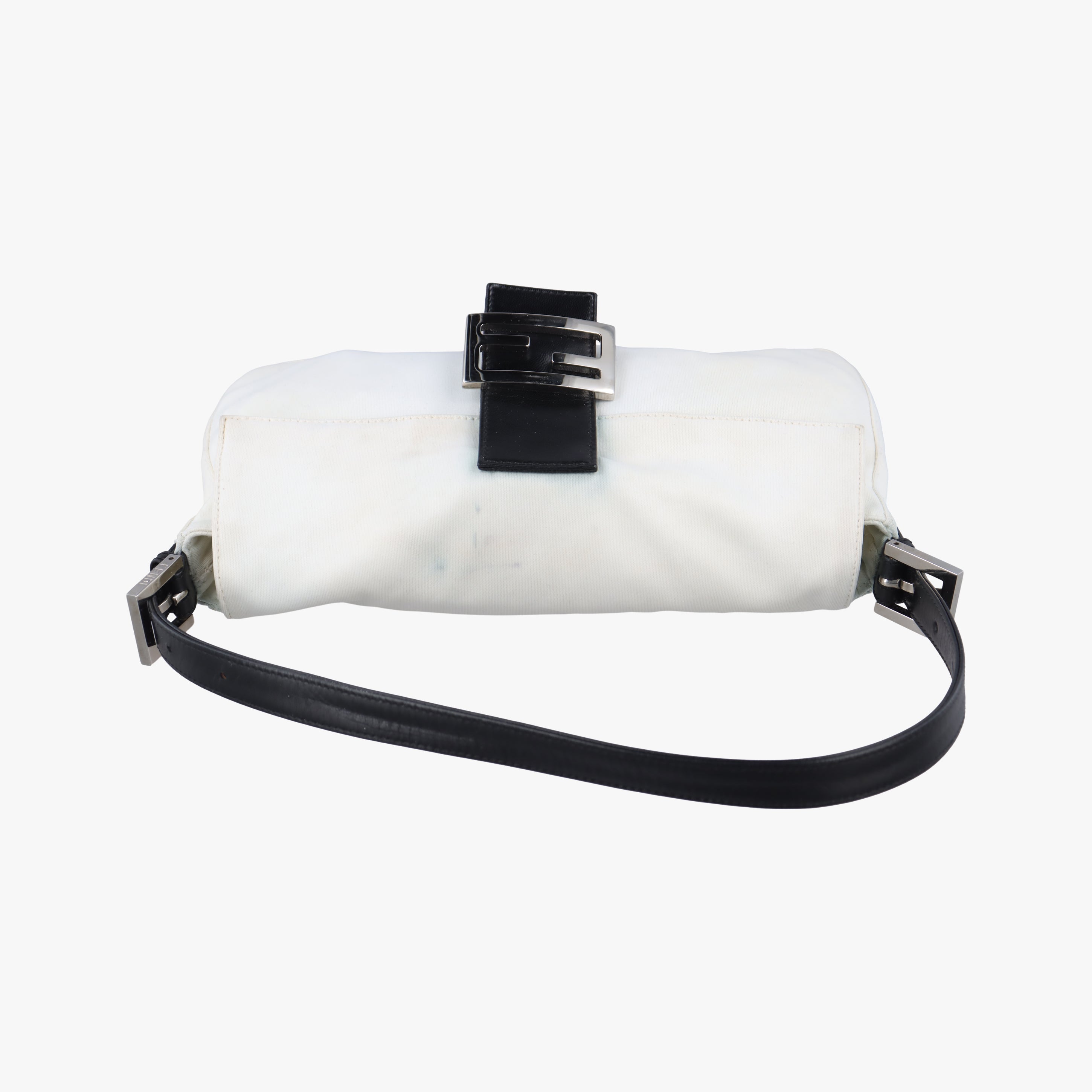 Pre-owned Fendi Baguette White silk 26424 shoulderbag | stylenewstar