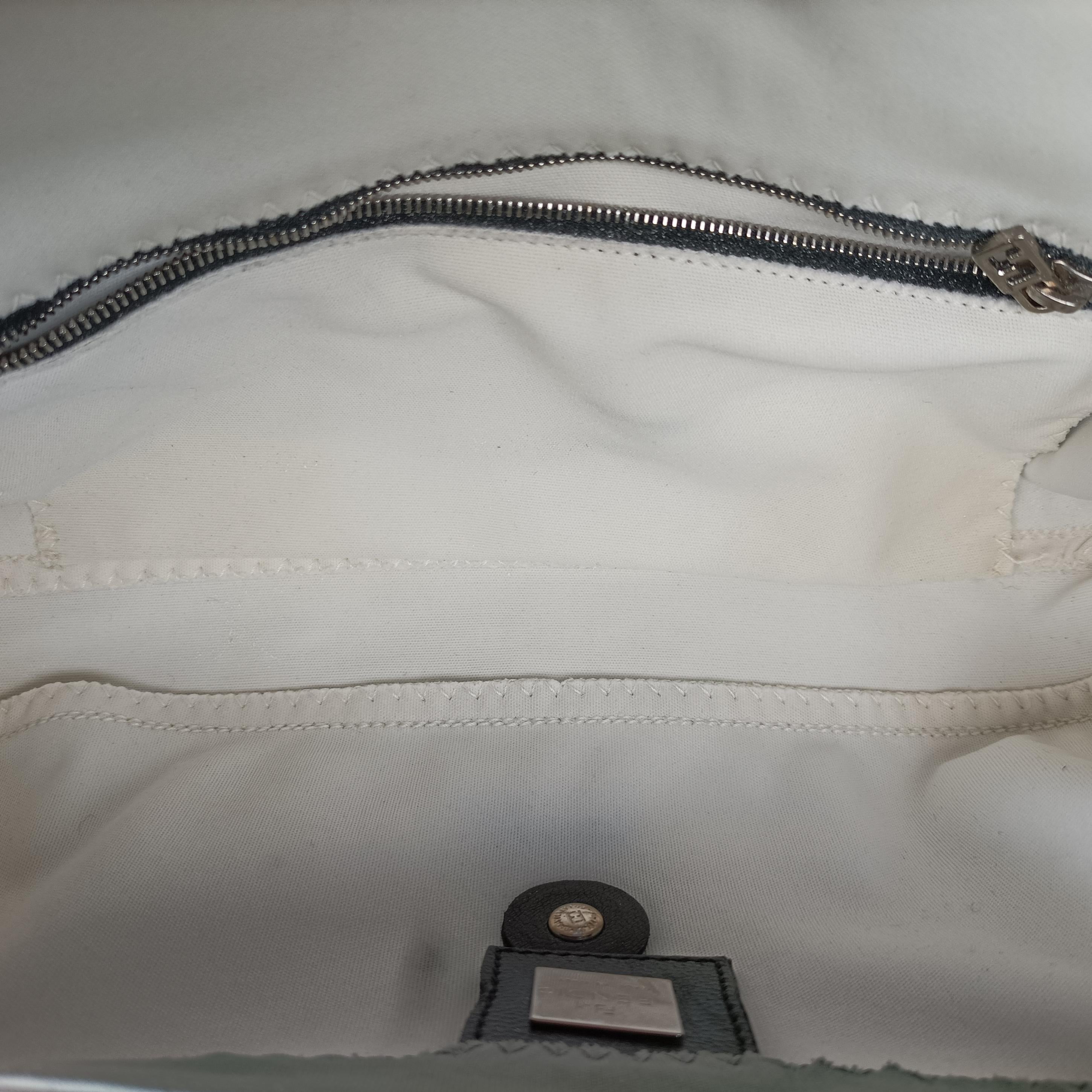Pre-owned Fendi Baguette White silk 26424 shoulderbag | stylenewstar