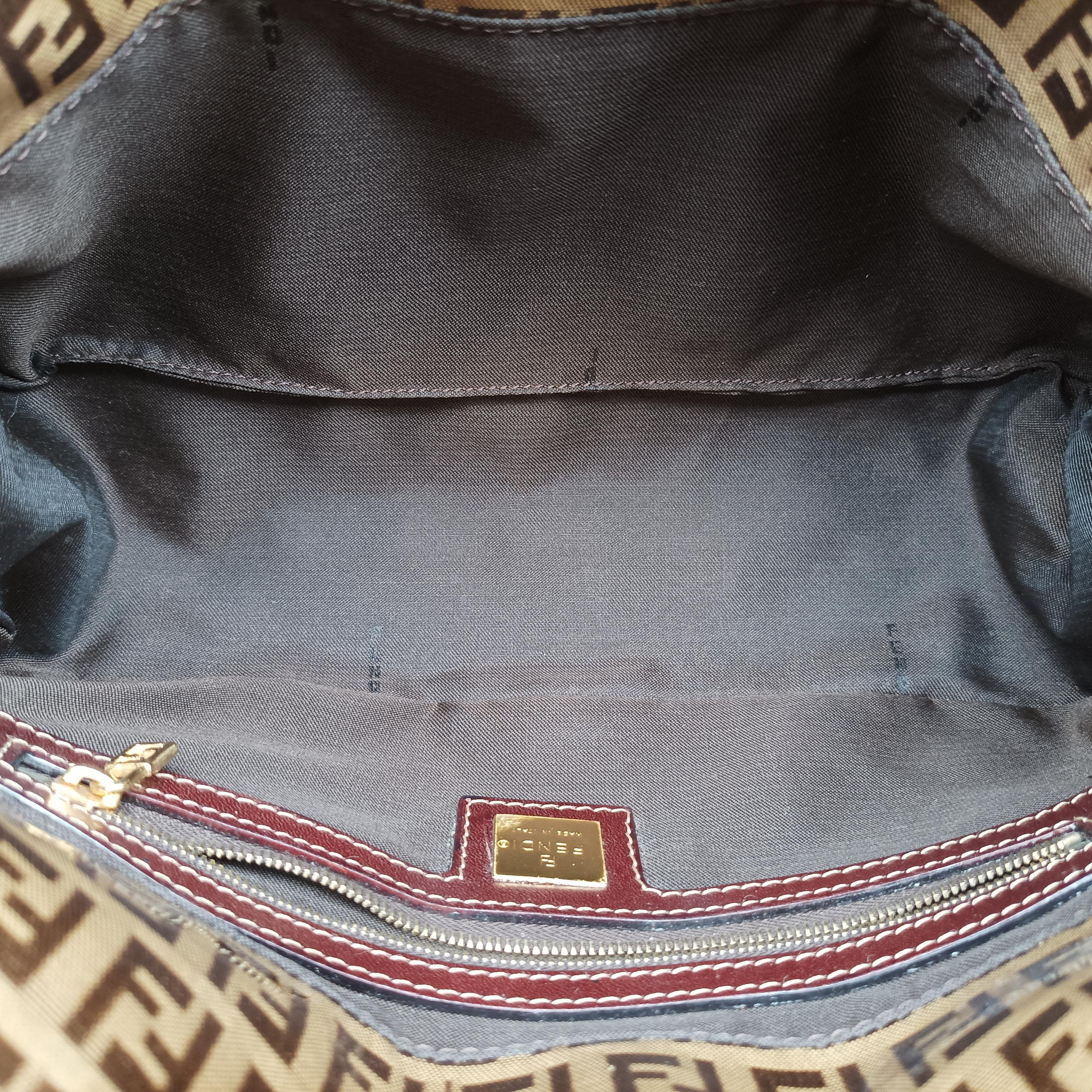 Pre-owned Fendi Mamma Baguette Brown Patent 26725 shoulderbag | stylenewstar