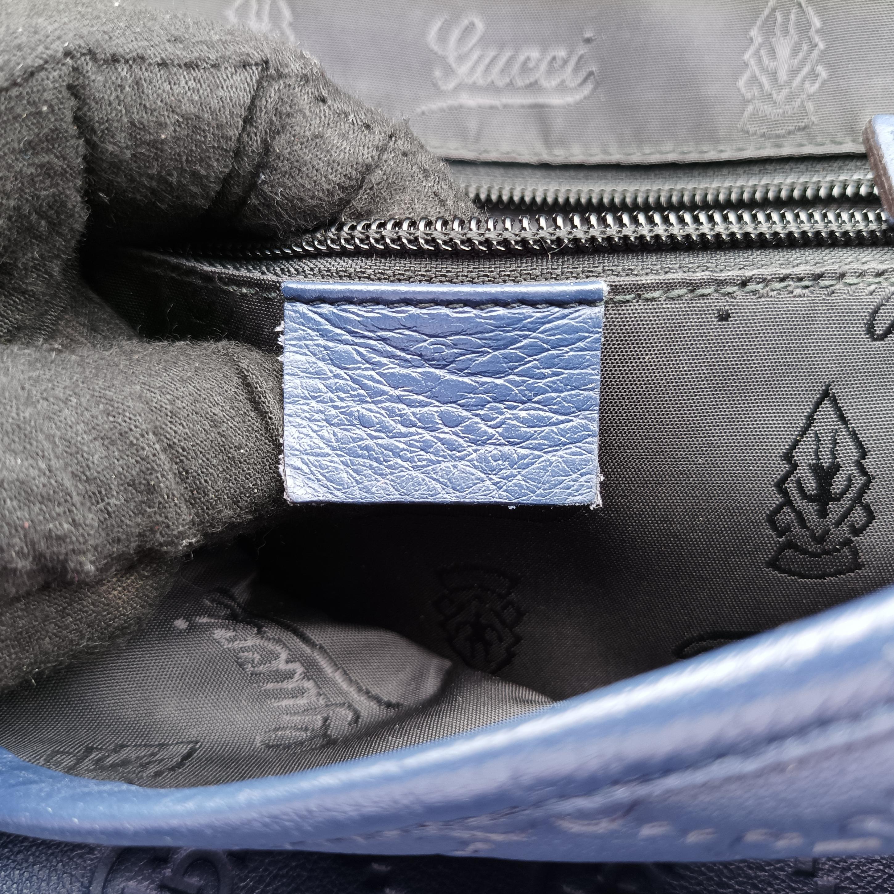 Secondhand Gucci Guccissima Messenger Navy Leather 223665 shoulderbag | stylenewstar