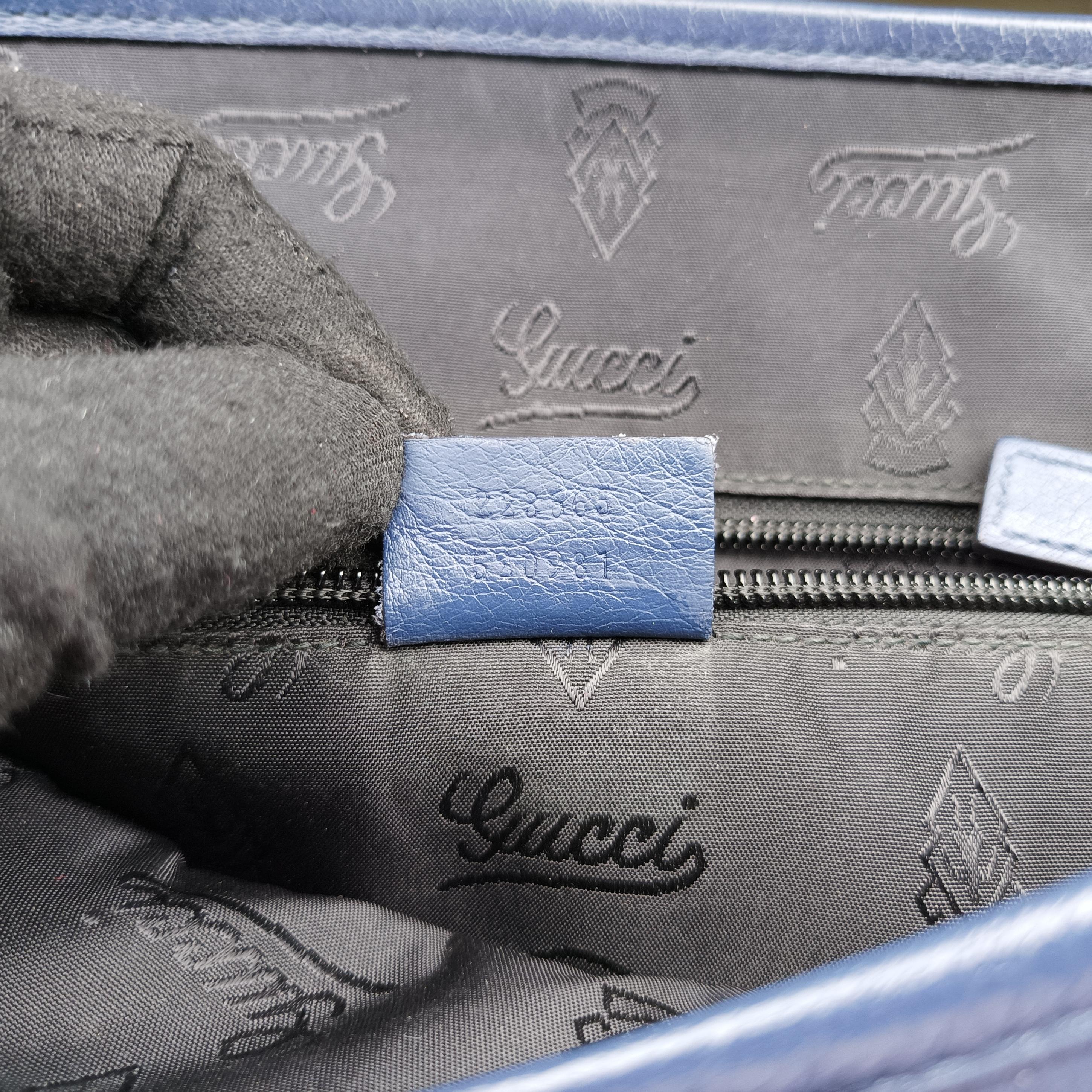 Secondhand Gucci Guccissima Messenger Navy Leather 223665 shoulderbag | stylenewstar