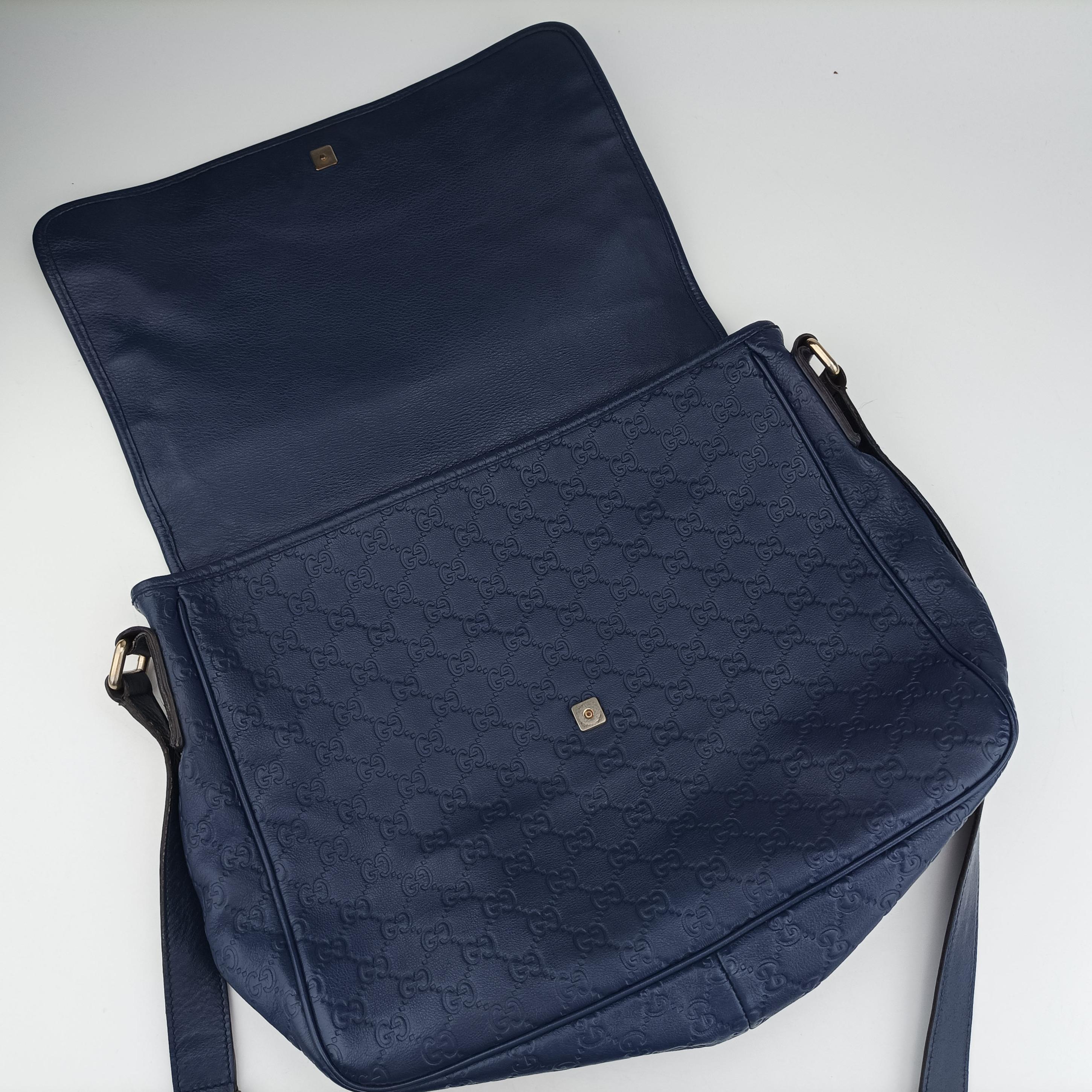 Secondhand Gucci Guccissima Messenger Navy Leather 223665 shoulderbag | stylenewstar