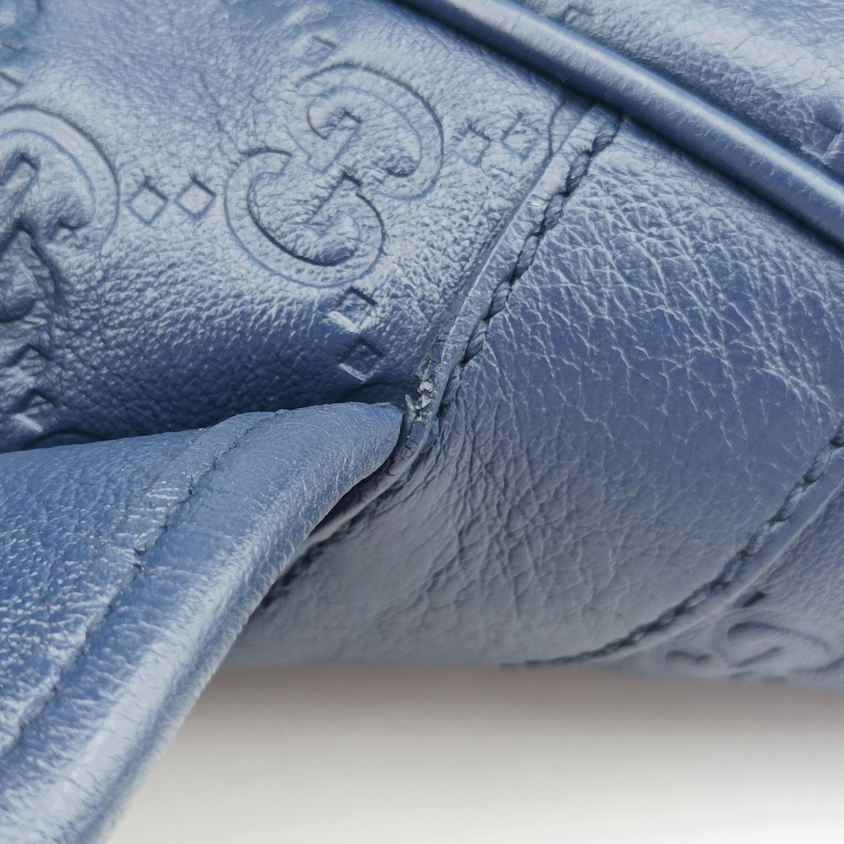 Secondhand Gucci Guccissima Messenger Navy Leather 223665 shoulderbag | stylenewstar