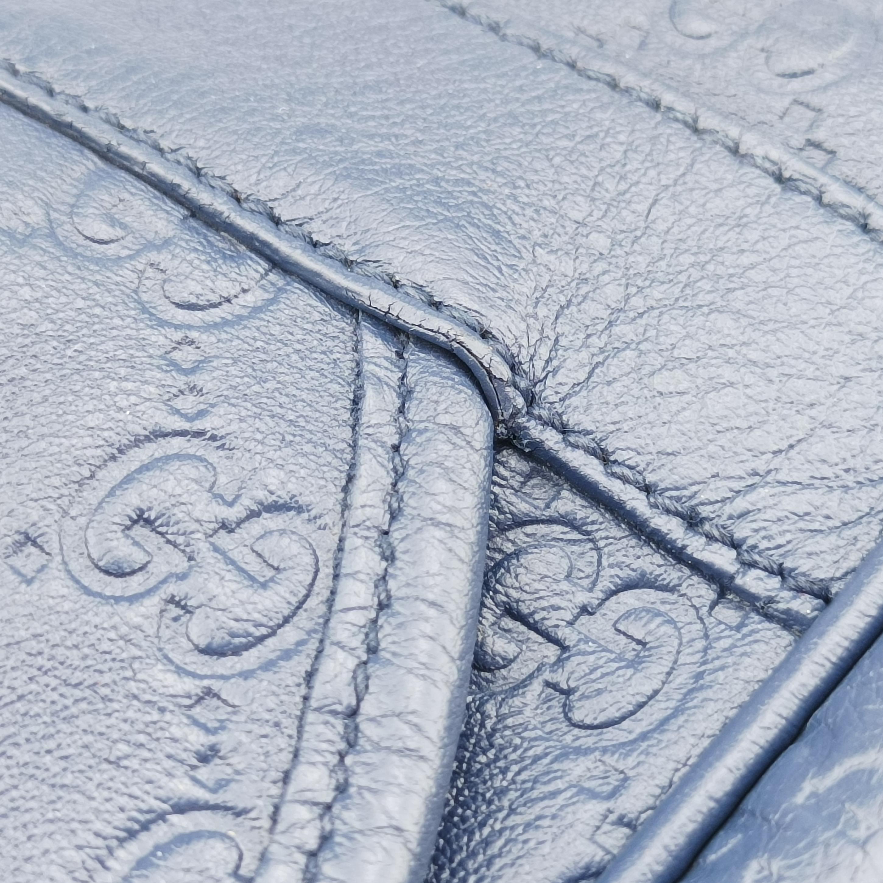 Secondhand Gucci Guccissima Messenger Navy Leather 223665 shoulderbag | stylenewstar