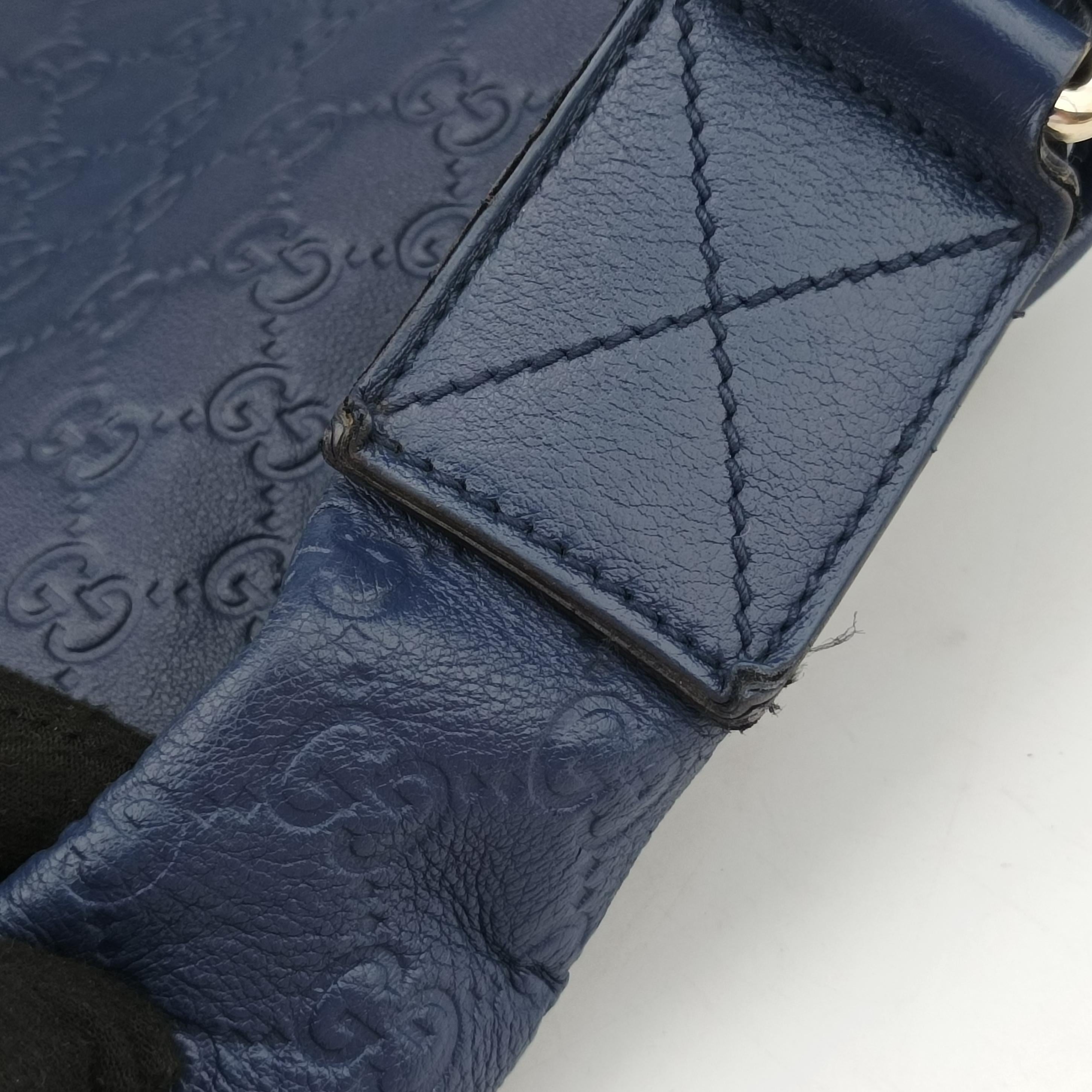 Secondhand Gucci Guccissima Messenger Navy Leather 223665 shoulderbag | stylenewstar