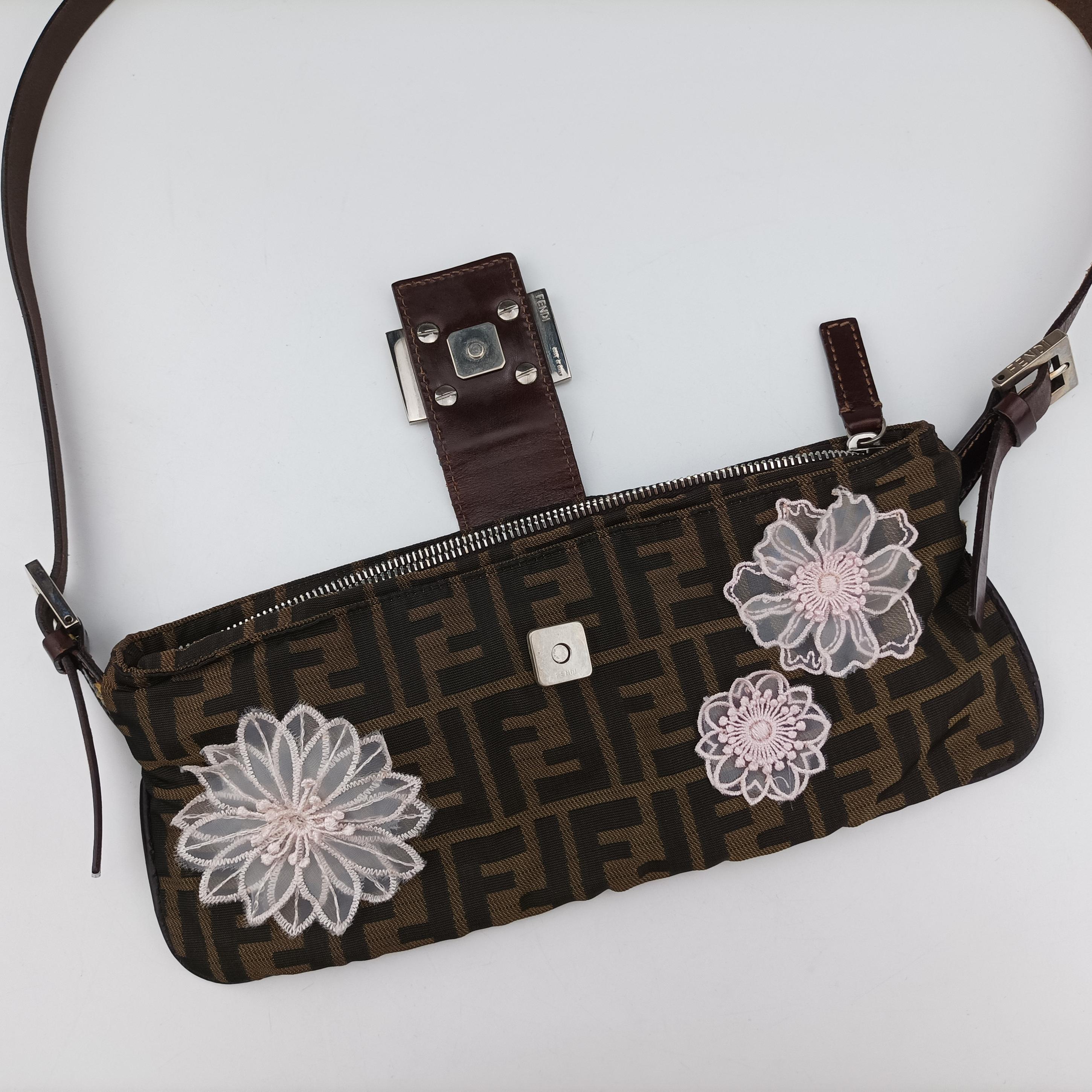 Pre-owned Fendi Zucca Mamma Baguette Brown Canvas x Leather 26685 shoulderbag | stylenewstar