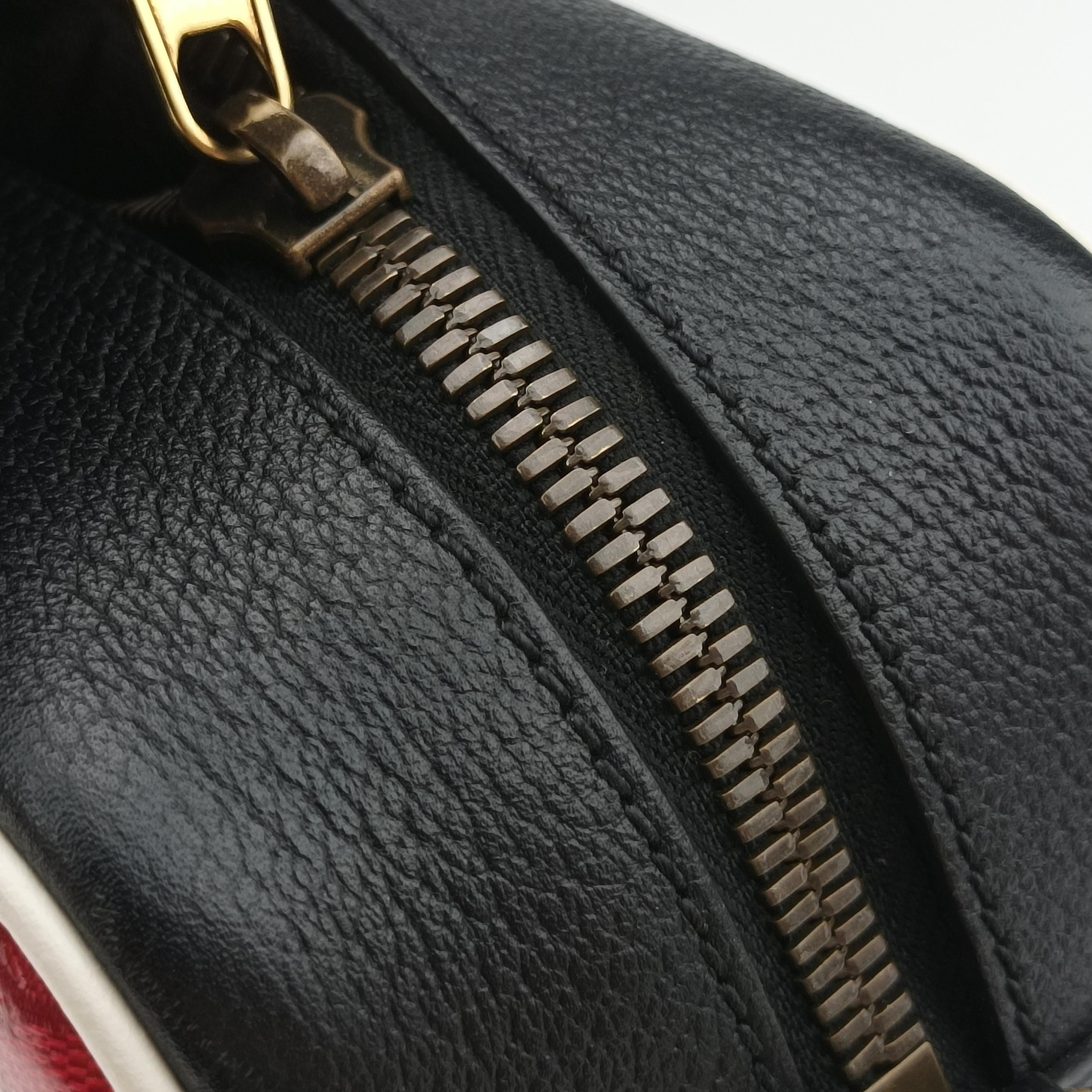 Pre-owned Gucci Adidas collaboration Red x Black x White x Multicolor PVC coated canvas 702427 shoulderbag | stylenewstar