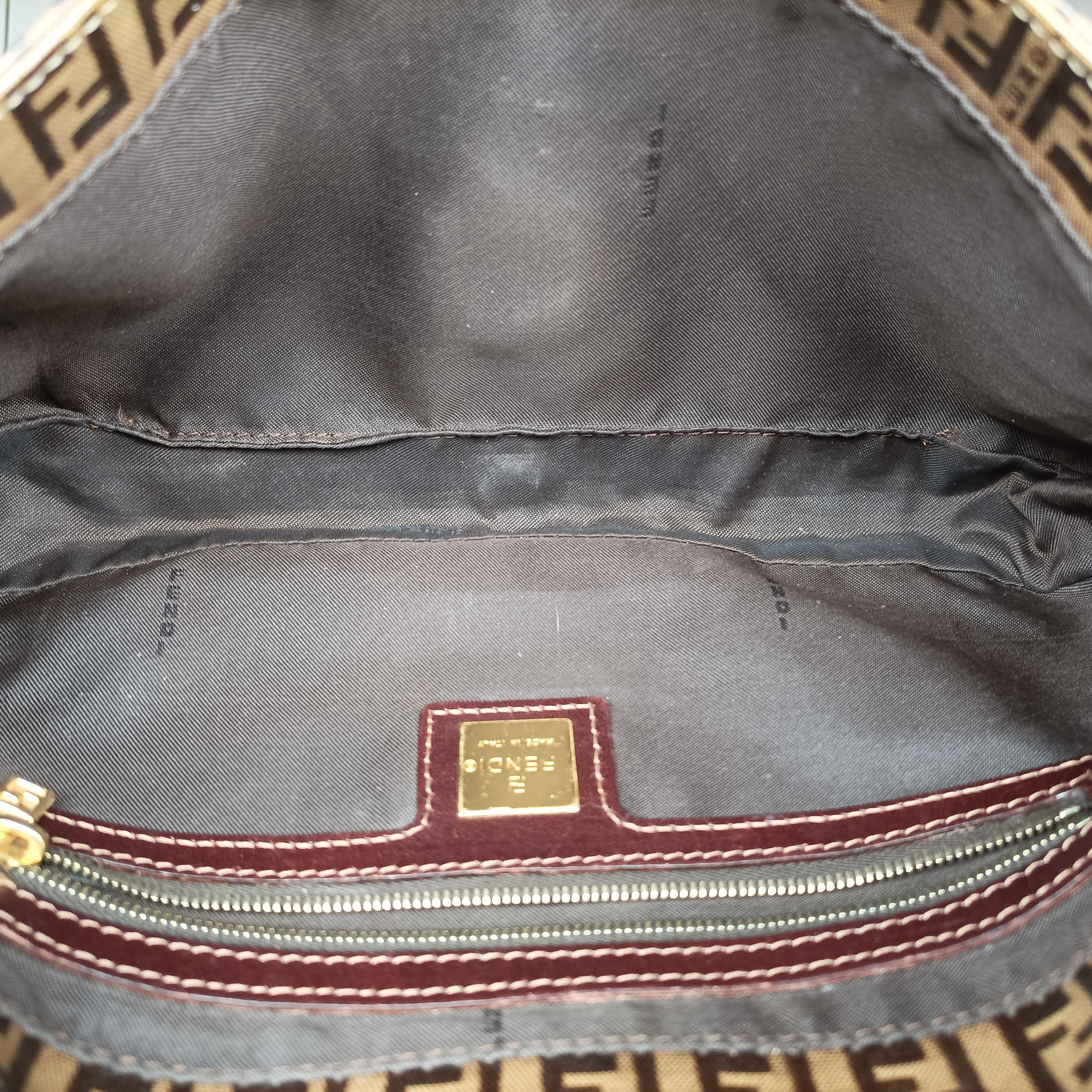 Pre-owned Fendi Mamma Baguette Brown Patent Leather 33492 shoulderbag | stylenewstar