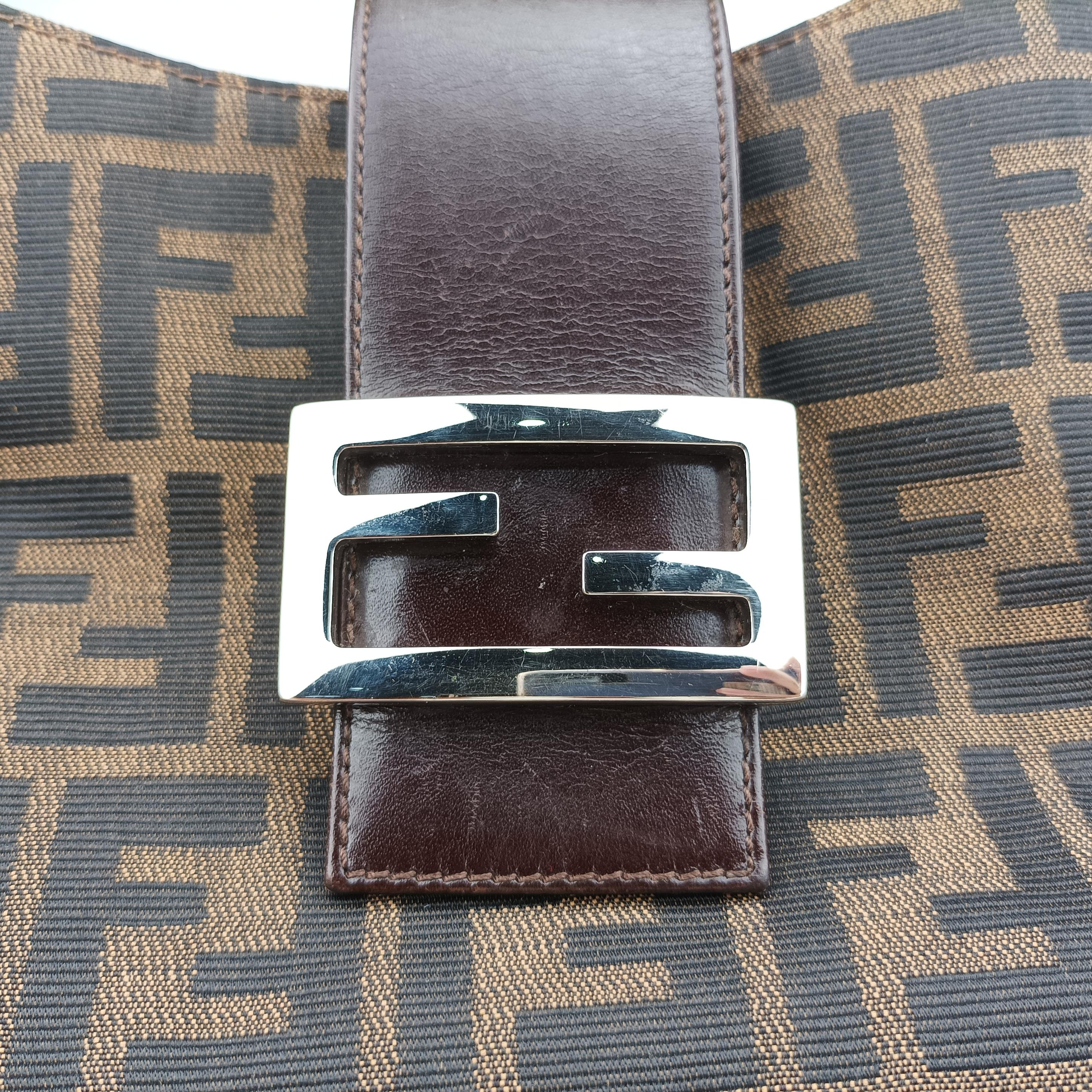 Pre-owned Fendi Baguette Brown canvas 091611 shoulderbag | stylenewstar