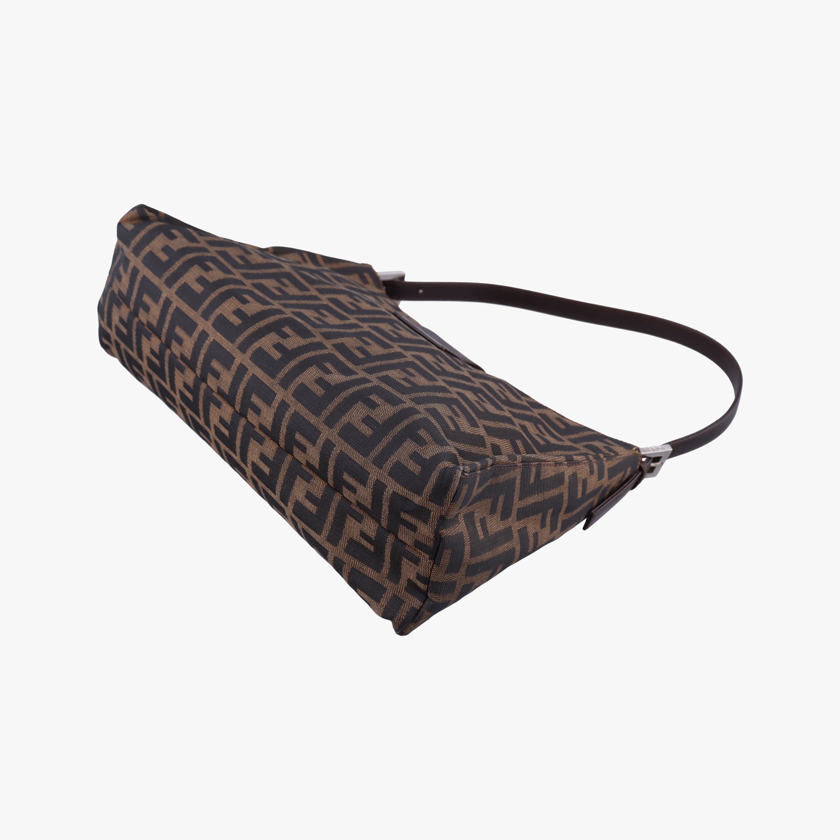 Pre-owned Fendi Baguette Brown canvas 091611 shoulderbag | stylenewstar