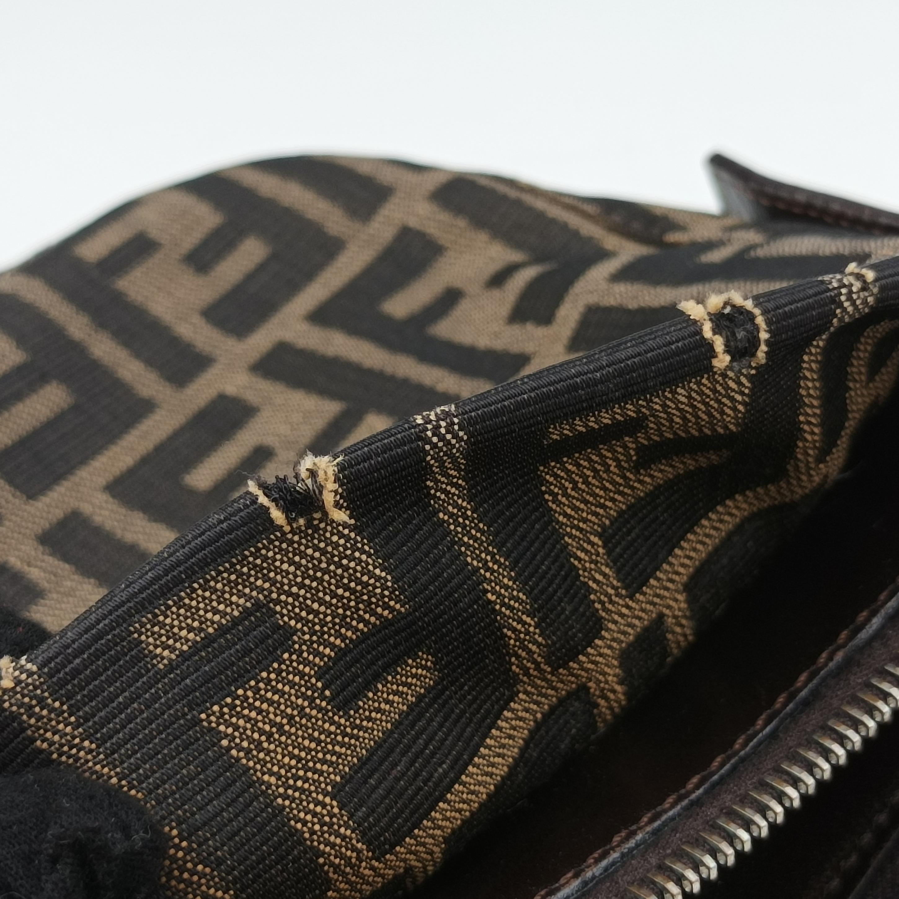 Pre-owned Fendi Zucca pattern Brown x Dark Brown fabric 222826 shoulderbag | stylenewstar