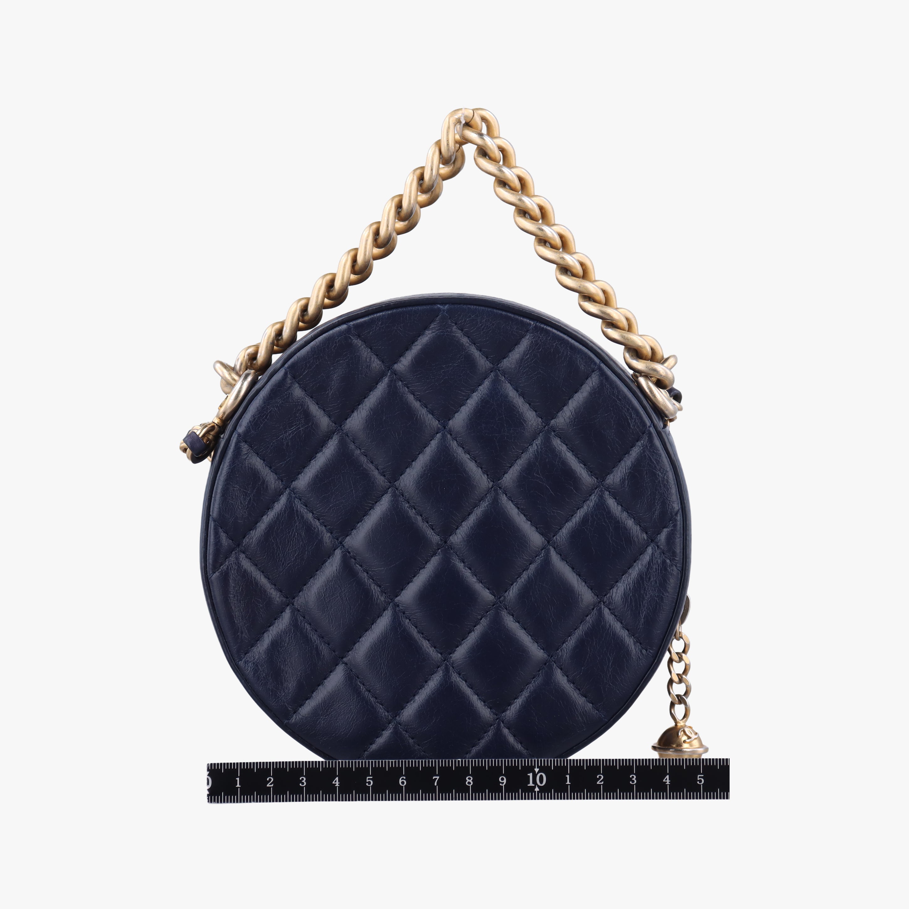 Pre-owned Chanel Round As Earth navy leather A91946 shoulderbag | stylenewstar