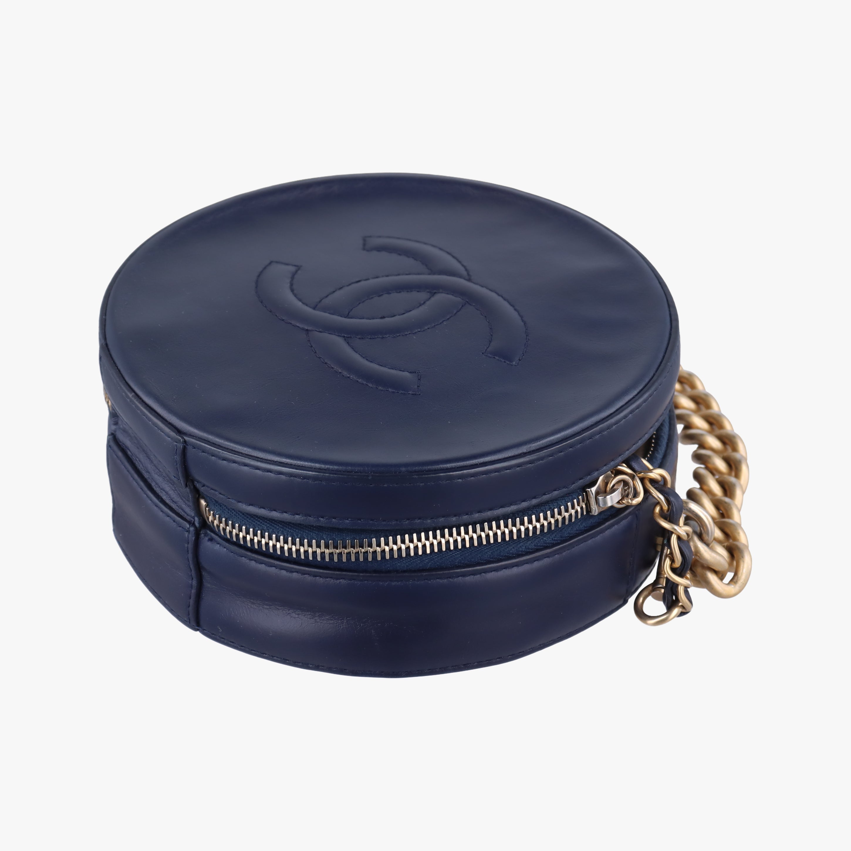 Pre-owned Chanel Round As Earth navy leather A91946 shoulderbag | stylenewstar