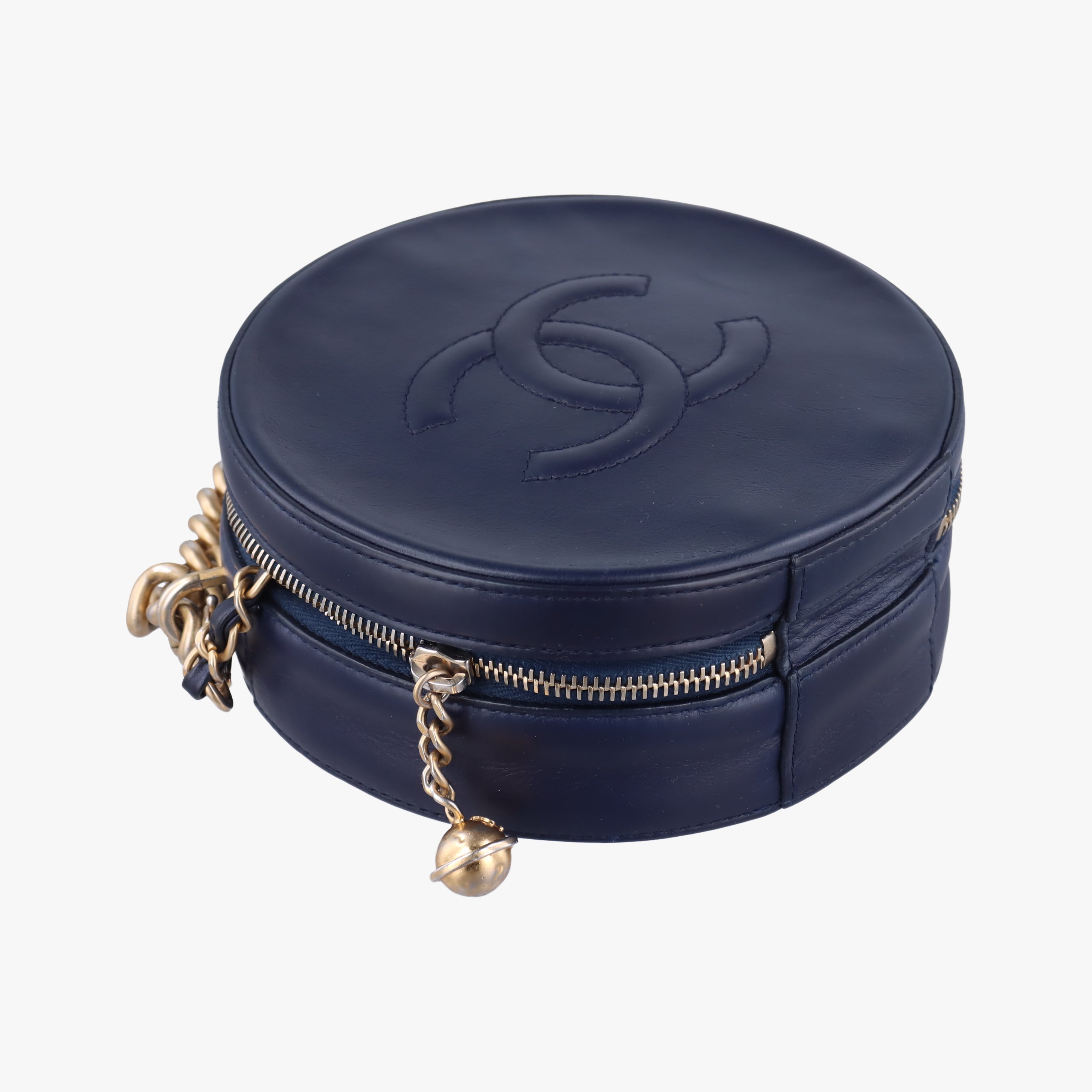 Pre-owned Chanel Round As Earth navy leather A91946 shoulderbag | stylenewstar
