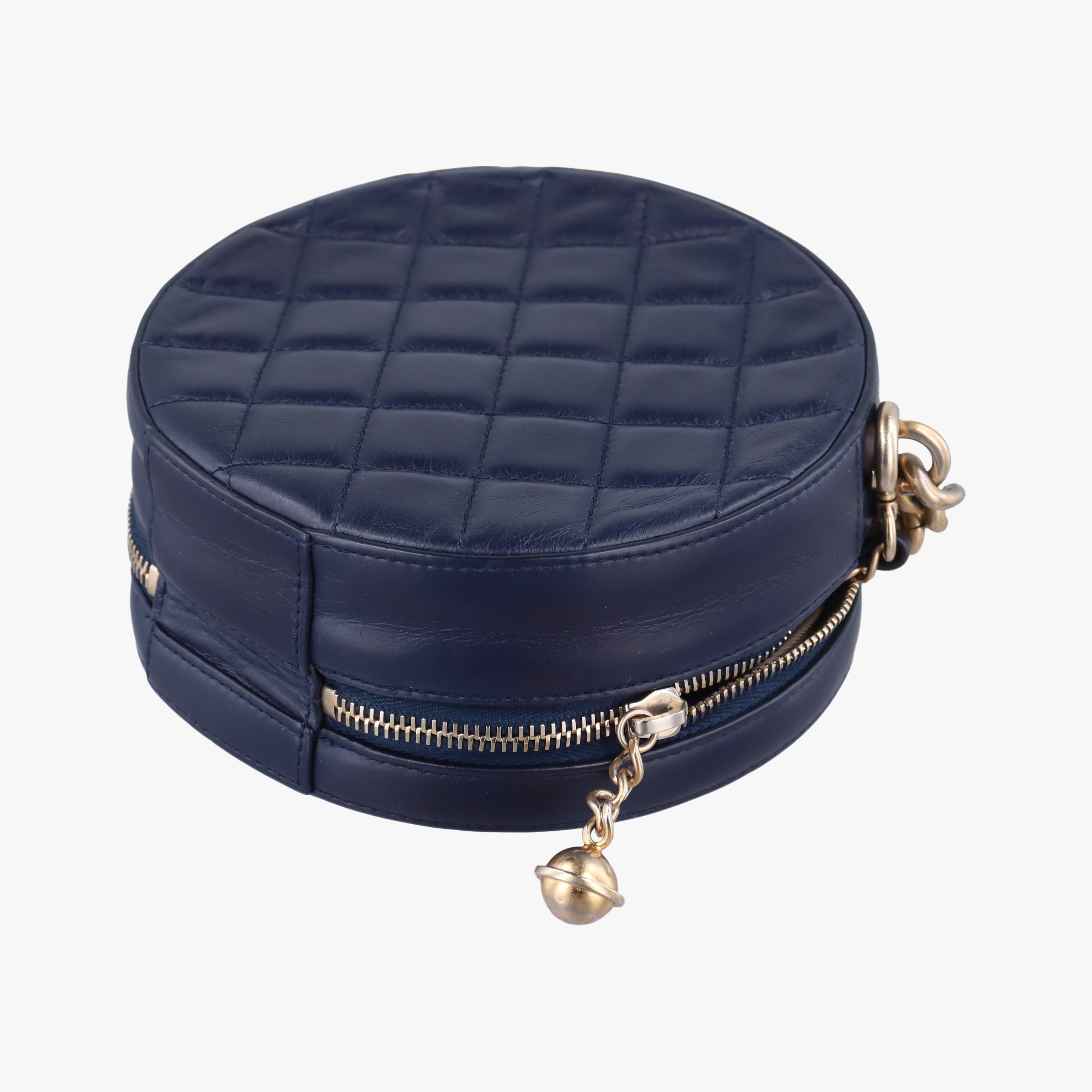 Pre-owned Chanel Round As Earth navy leather A91946 shoulderbag | stylenewstar