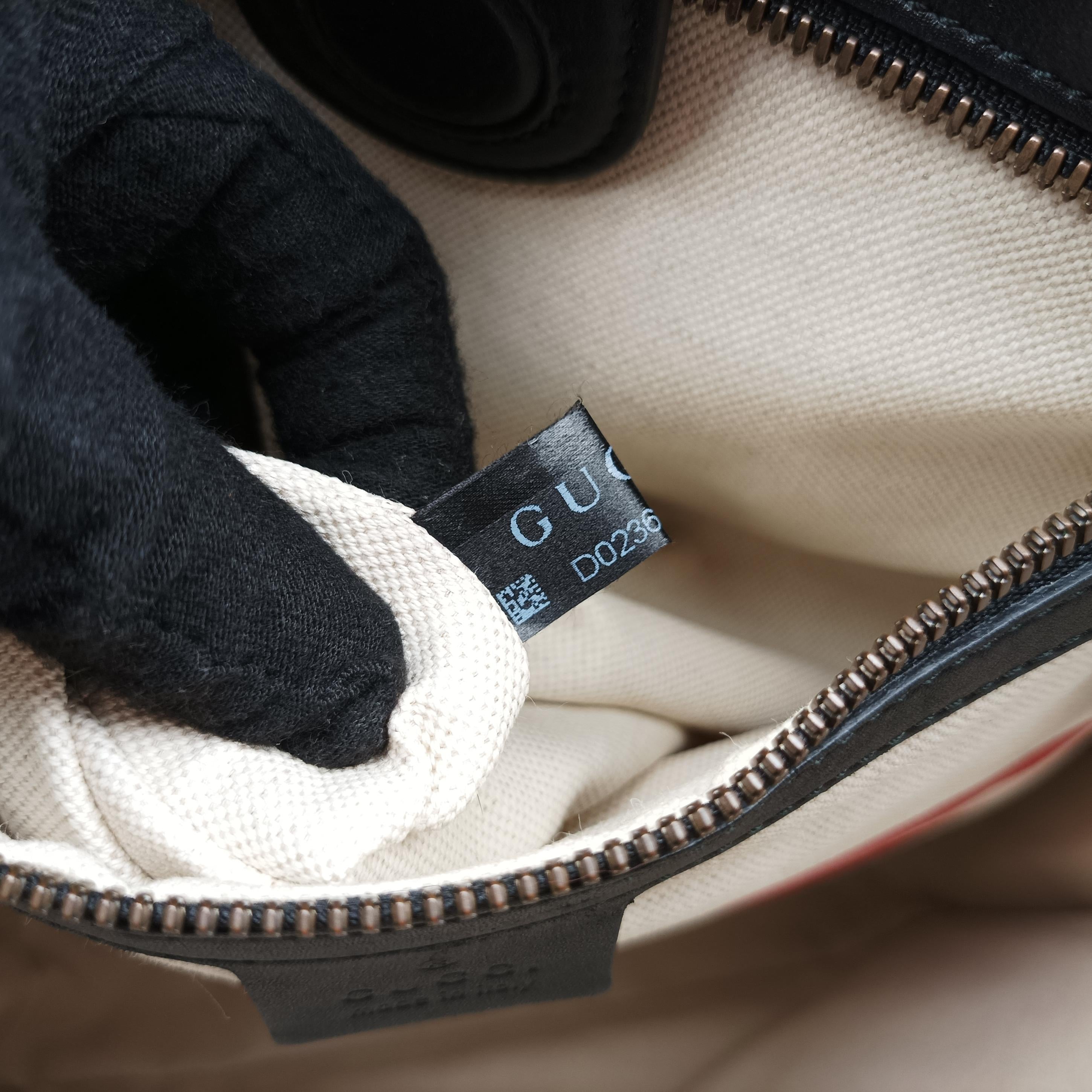 Vintage Gucci GG Supreme Taiga beige×Multicolour PVC coated canvas 450950 shoulderbag | stylenewstar