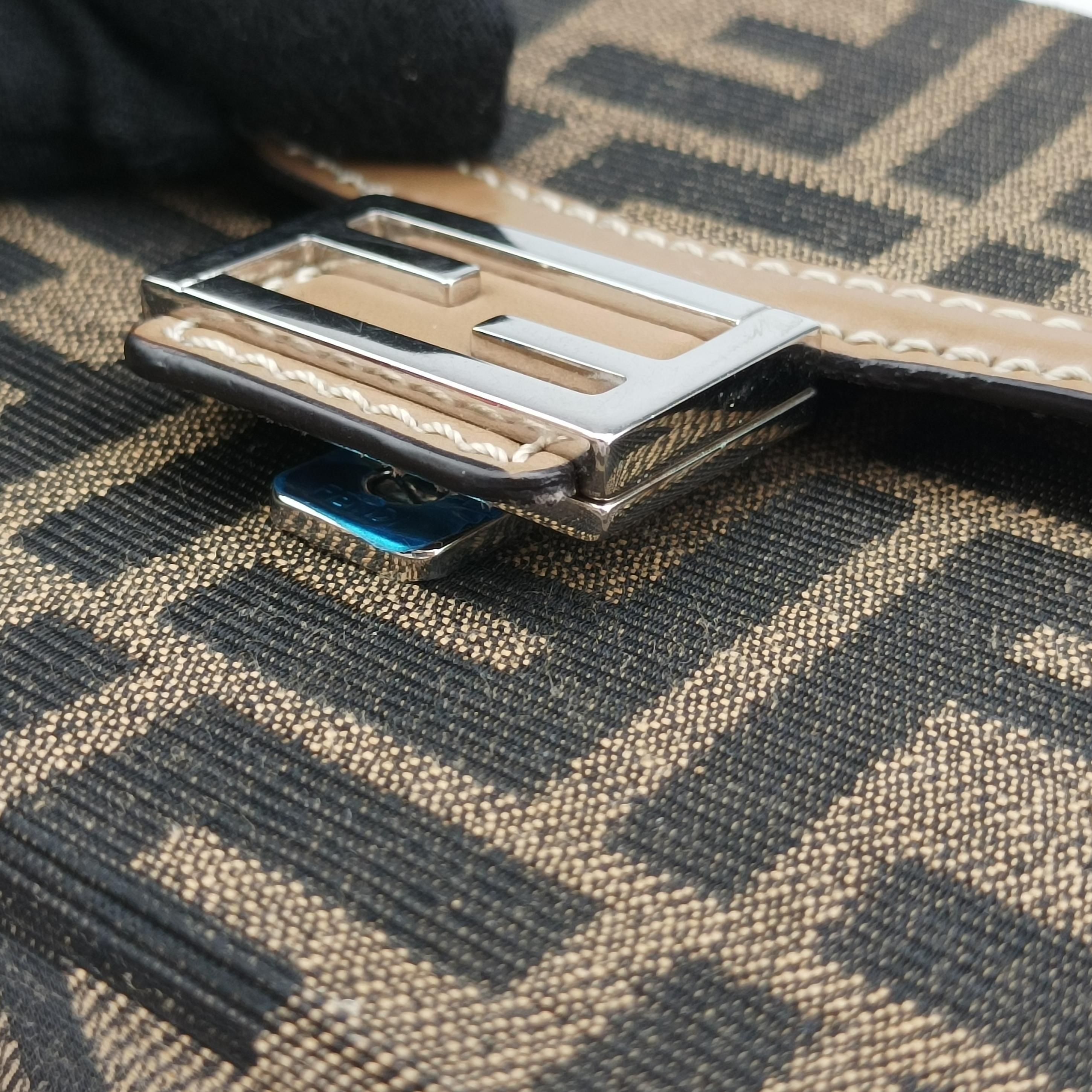 Pre-owned Fendi Zucca Soft Trunk Phone Pouch Brown Canvas 7AS139 shoulderbag | stylenewstar