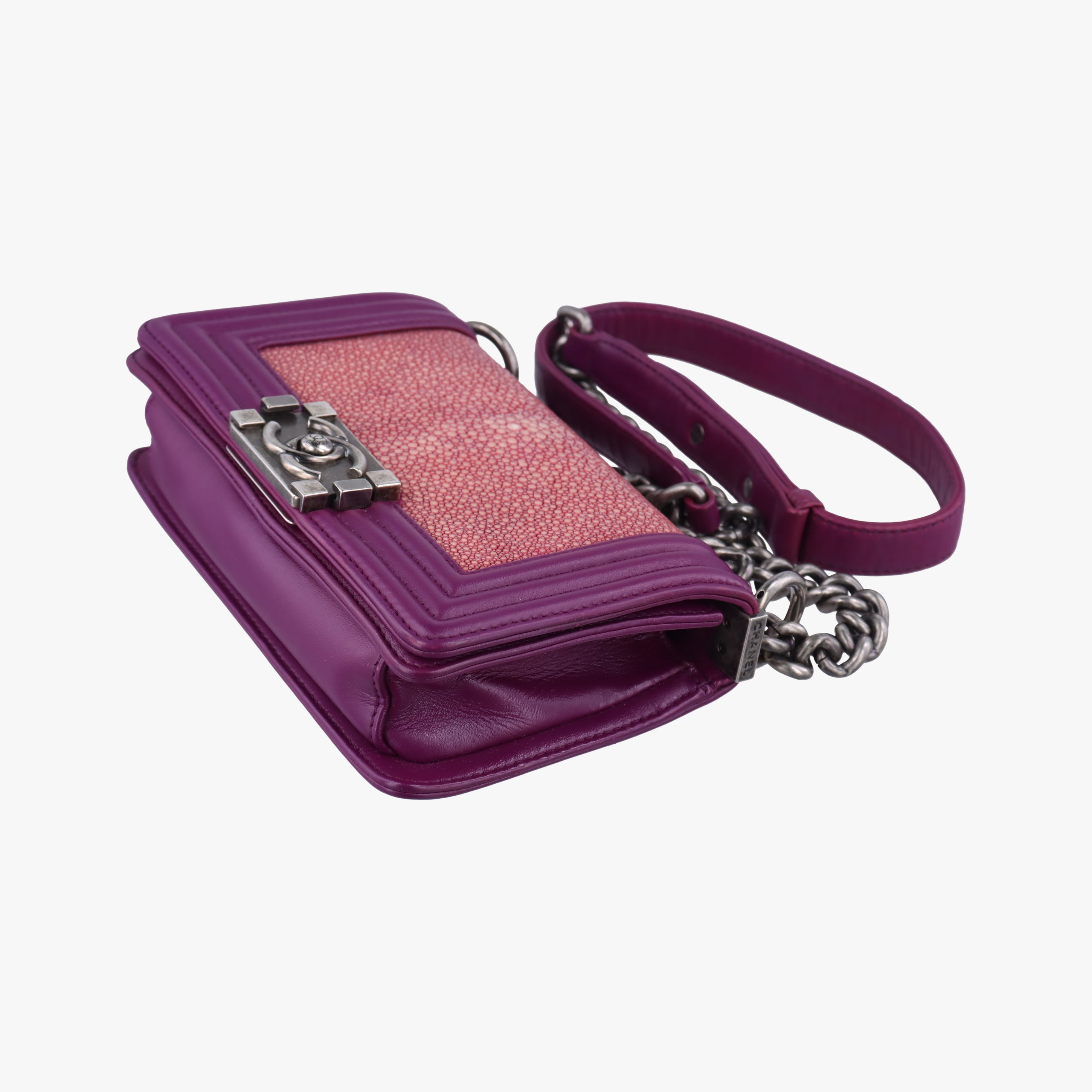 Secondhand Chanel BOY CHANEL Rose×Red Galuchat Stingray ×lambskin A67137 shoulderbag | stylenewstar