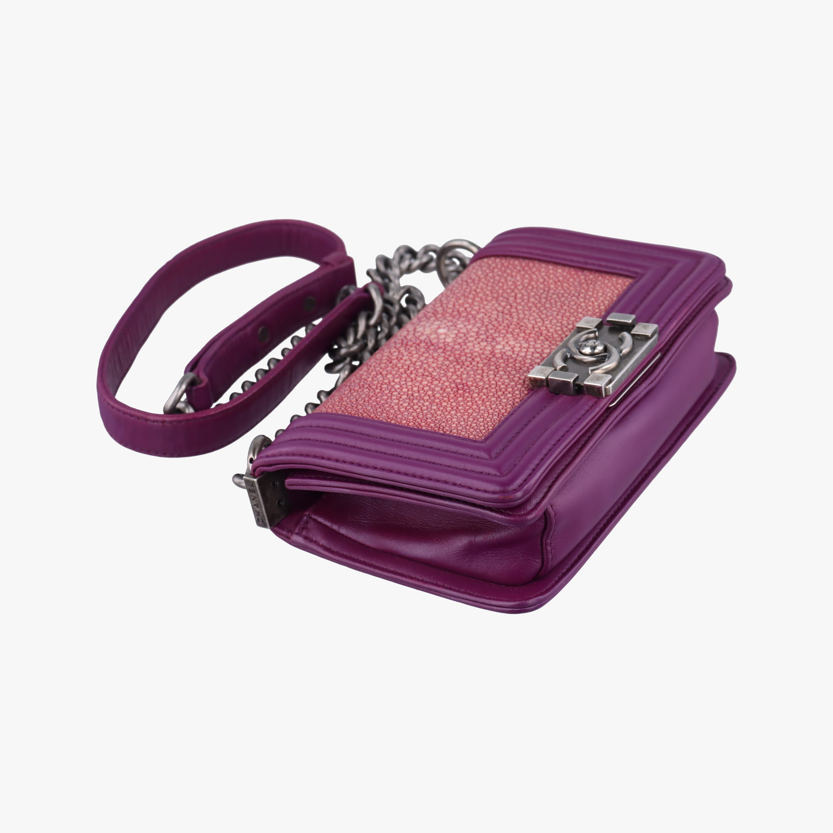 Secondhand Chanel BOY CHANEL Rose×Red Galuchat Stingray ×lambskin A67137 shoulderbag | stylenewstar