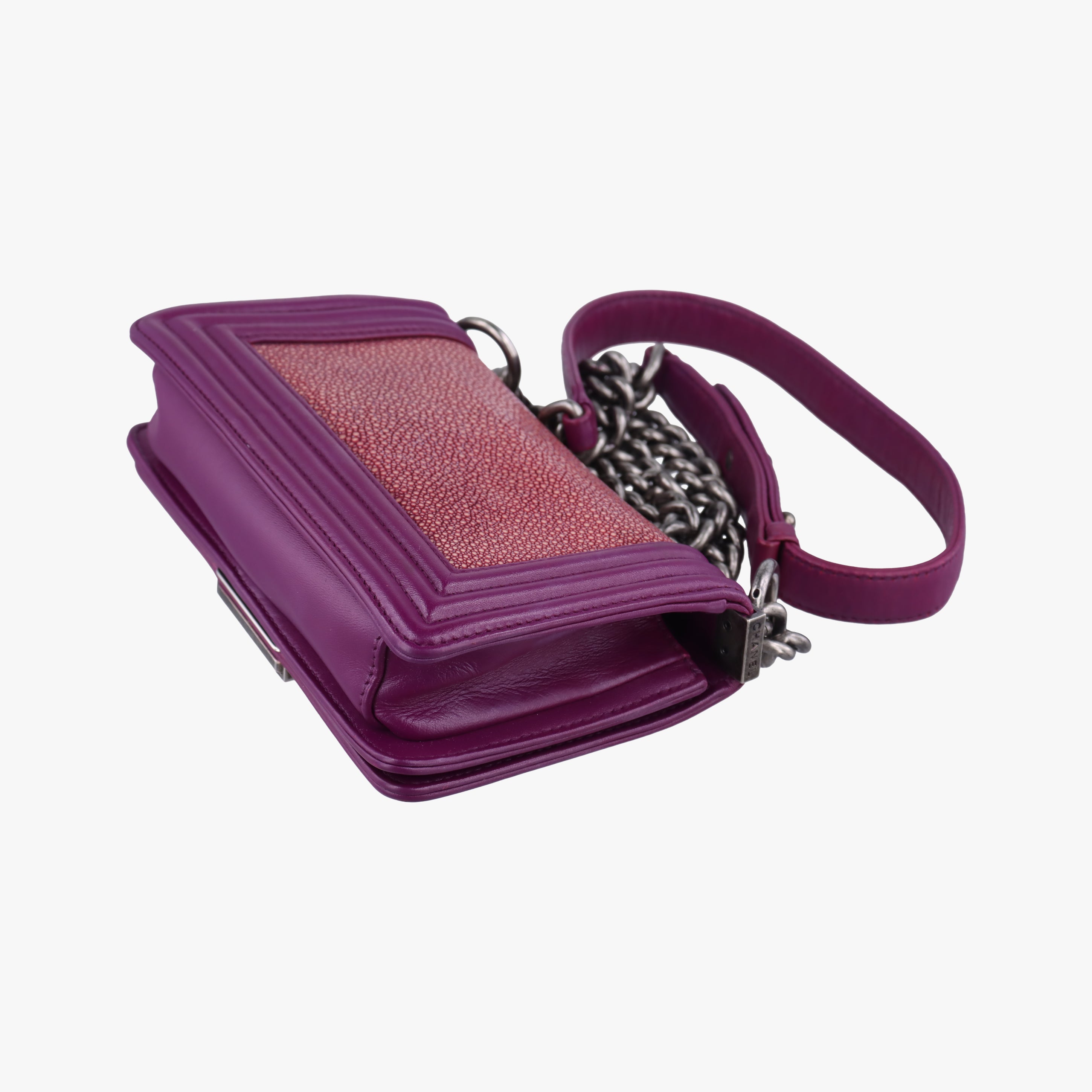 Secondhand Chanel BOY CHANEL Rose×Red Galuchat Stingray ×lambskin A67137 shoulderbag | stylenewstar