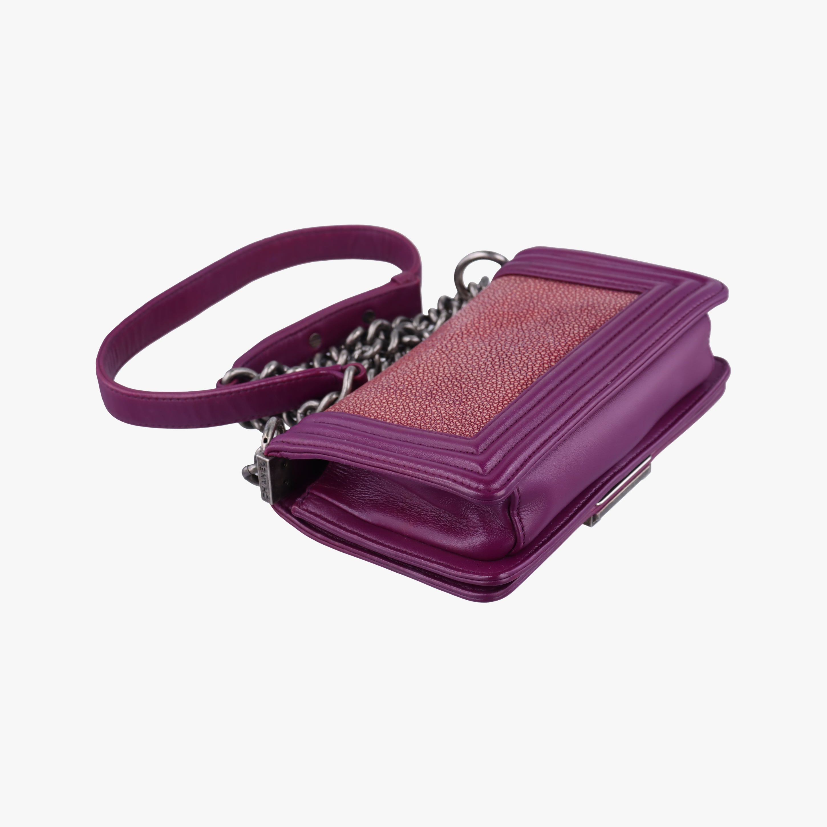 Secondhand Chanel BOY CHANEL Rose×Red Galuchat Stingray ×lambskin A67137 shoulderbag | stylenewstar