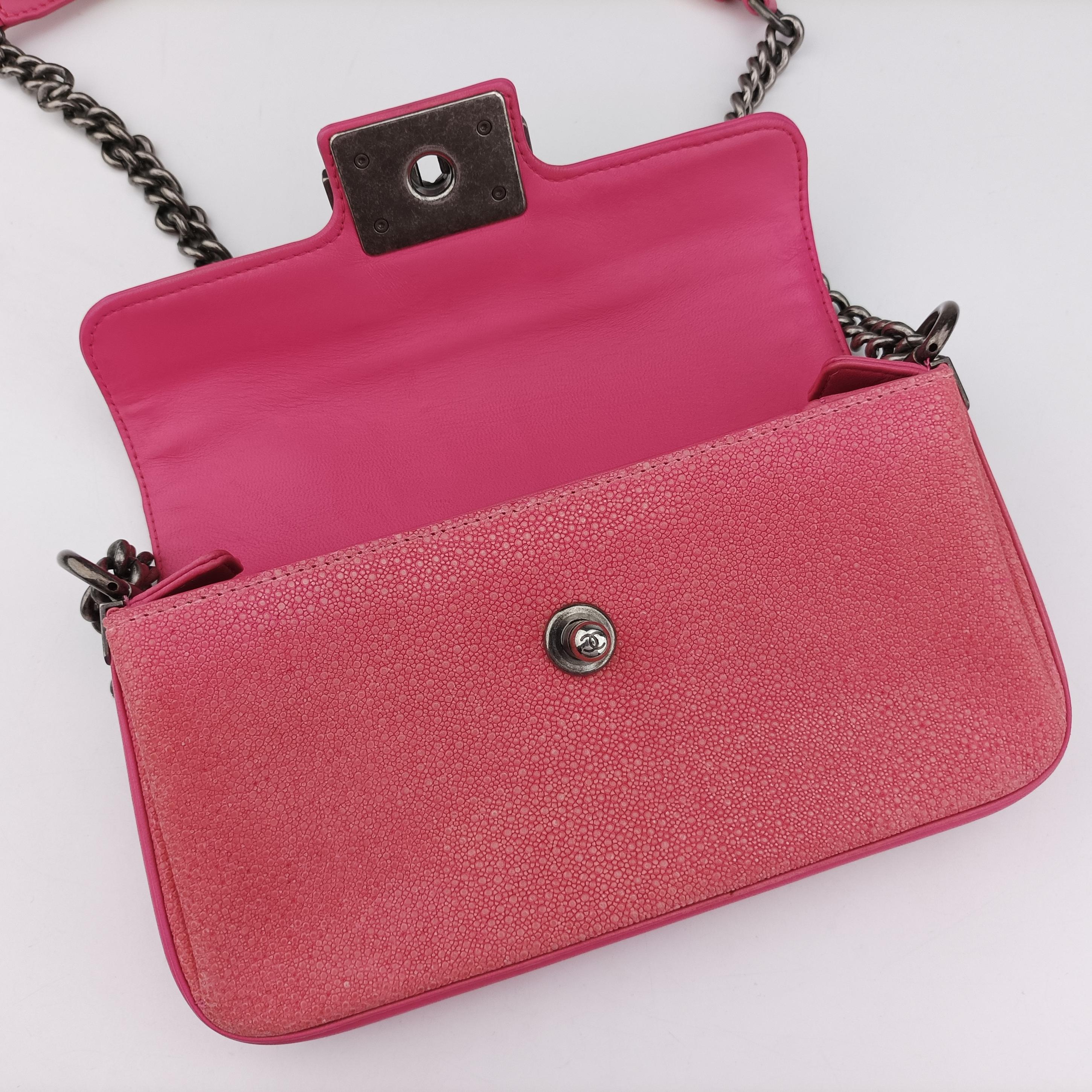 Pre-owned Chanel Boy exotic Pink lambskin×Pearlfish Leather A67198 shoulderbag | stylenewstar