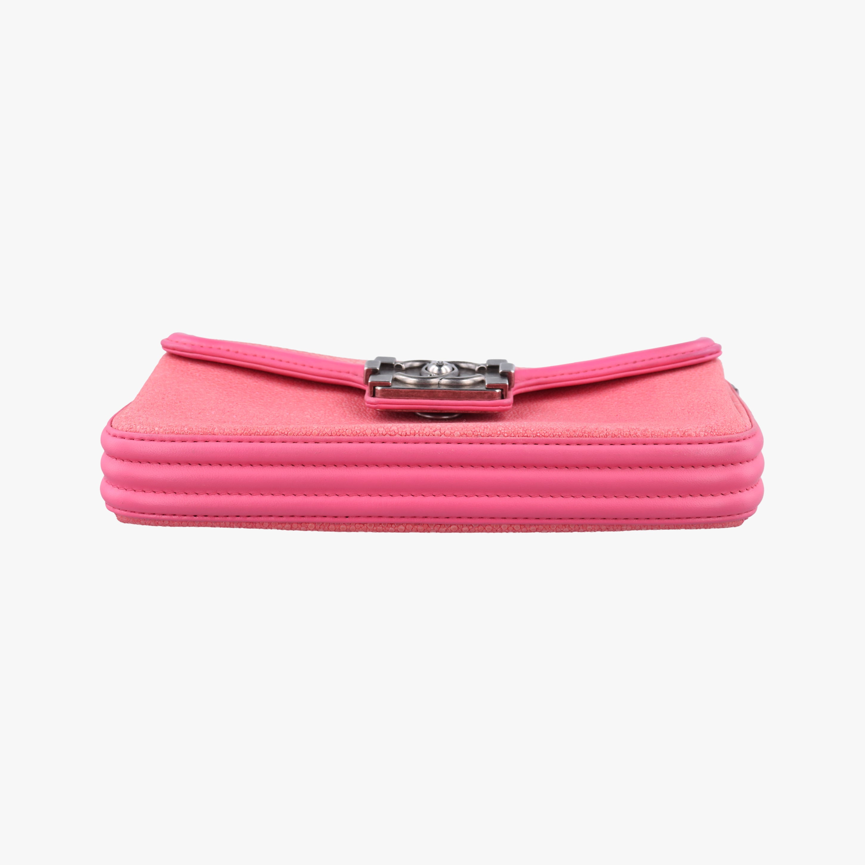 Pre-owned Chanel Boy exotic Pink lambskin×Pearlfish Leather A67198 shoulderbag | stylenewstar