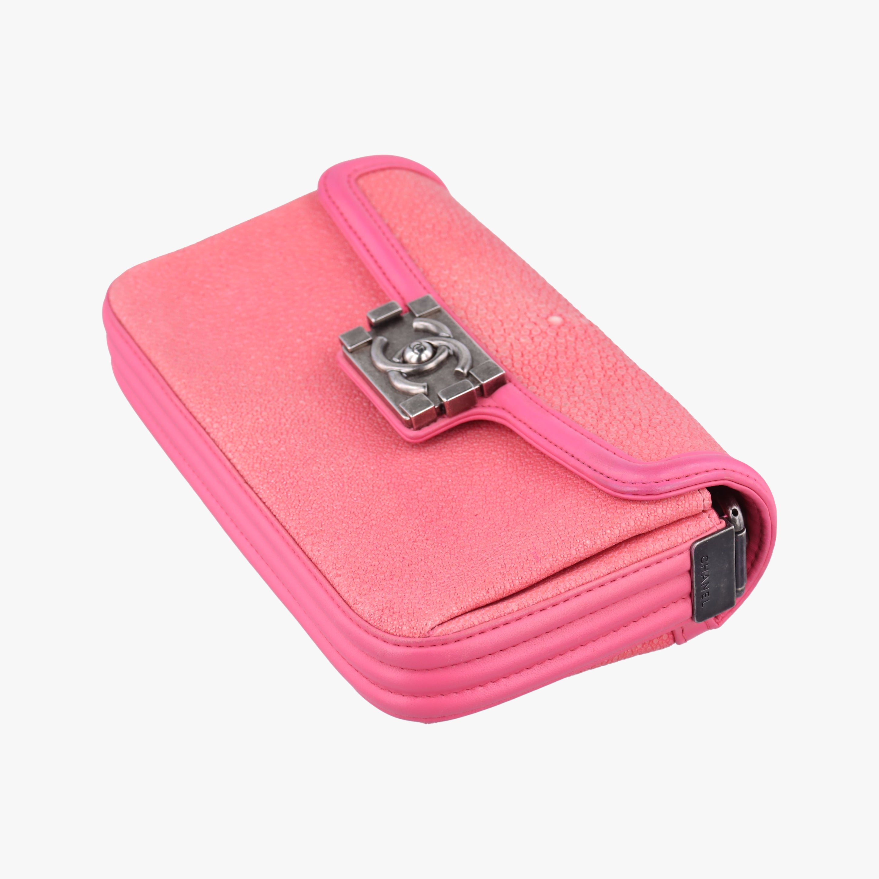 Pre-owned Chanel Boy exotic Pink lambskin×Pearlfish Leather A67198 shoulderbag | stylenewstar