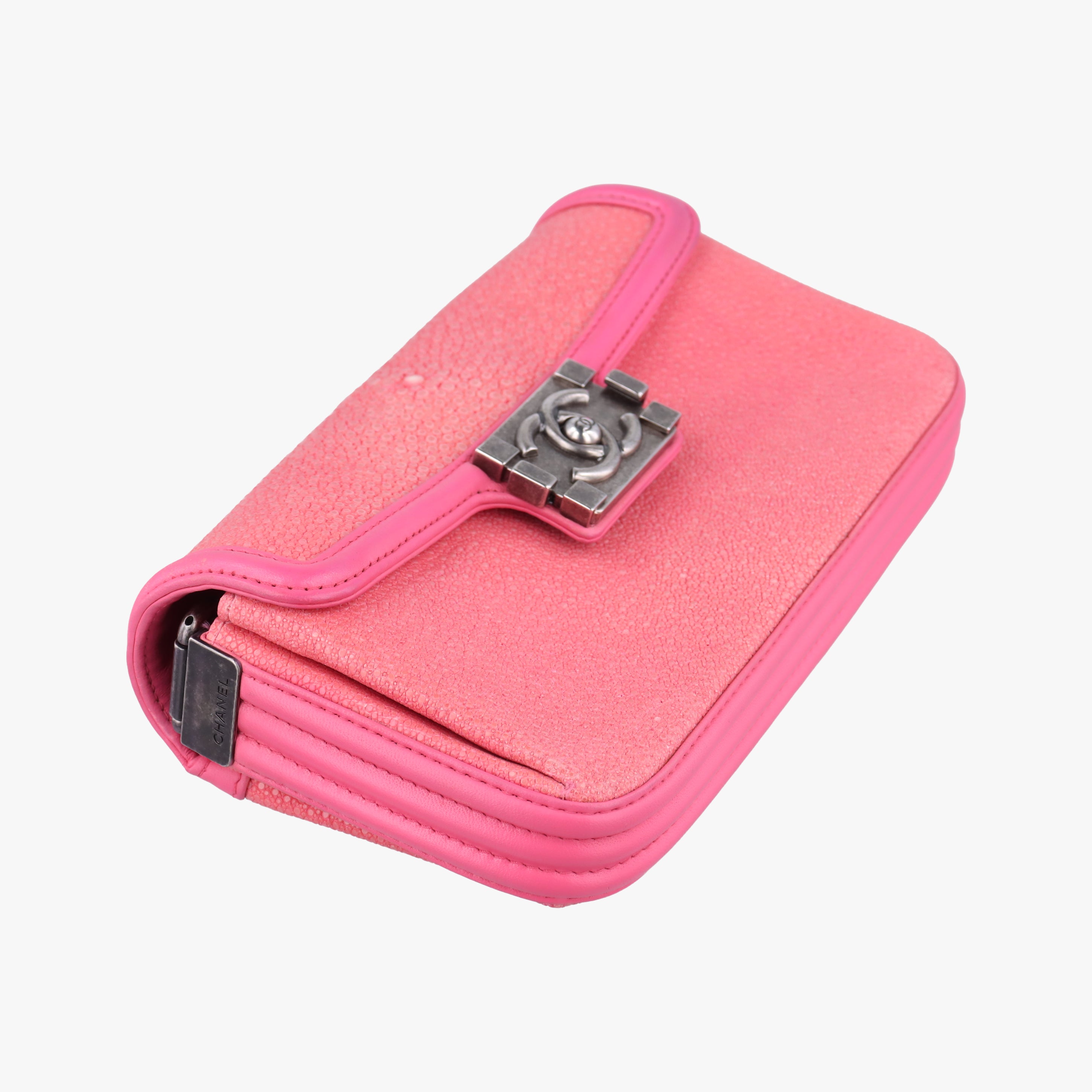 Pre-owned Chanel Boy exotic Pink lambskin×Pearlfish Leather A67198 shoulderbag | stylenewstar