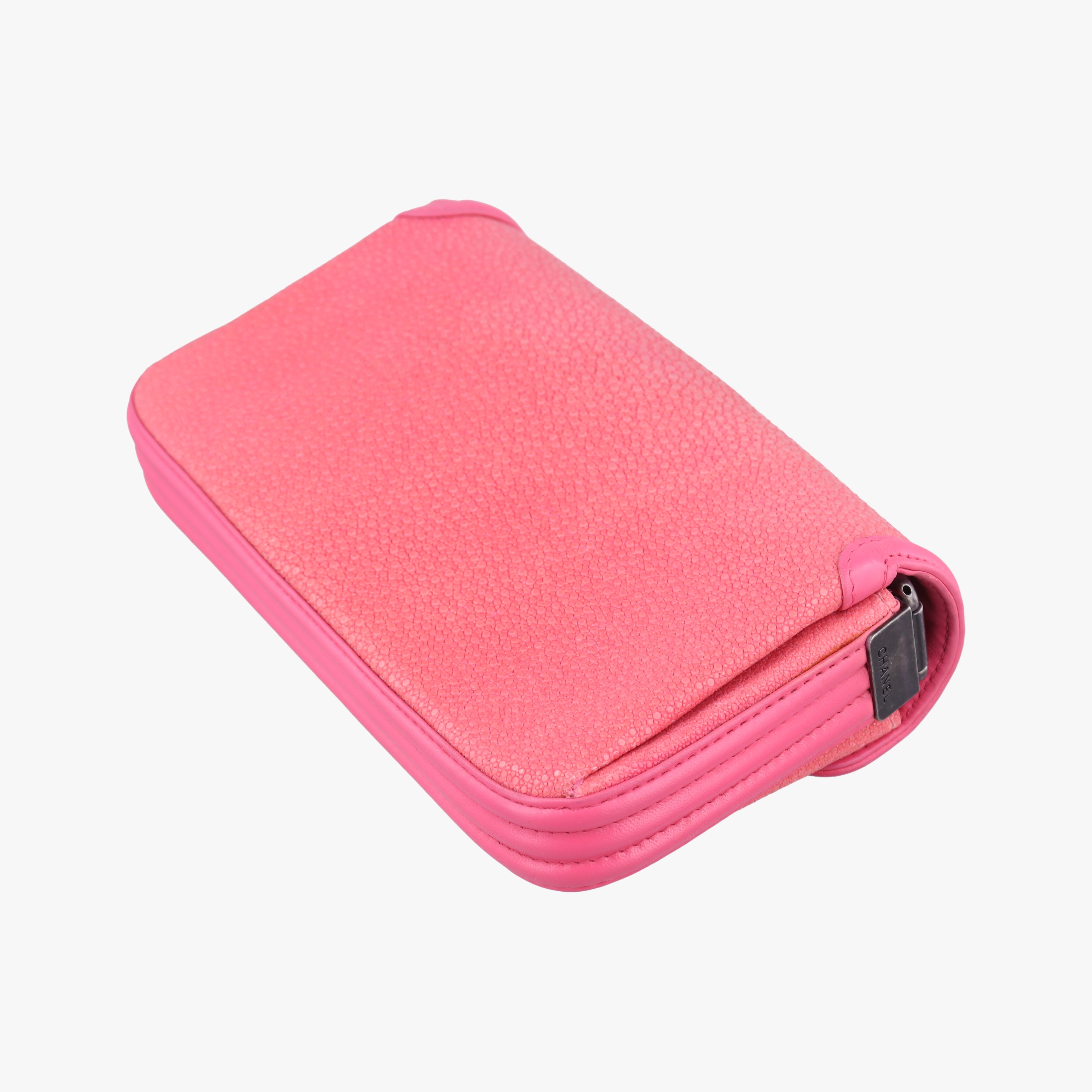 Pre-owned Chanel Boy exotic Pink lambskin×Pearlfish Leather A67198 shoulderbag | stylenewstar