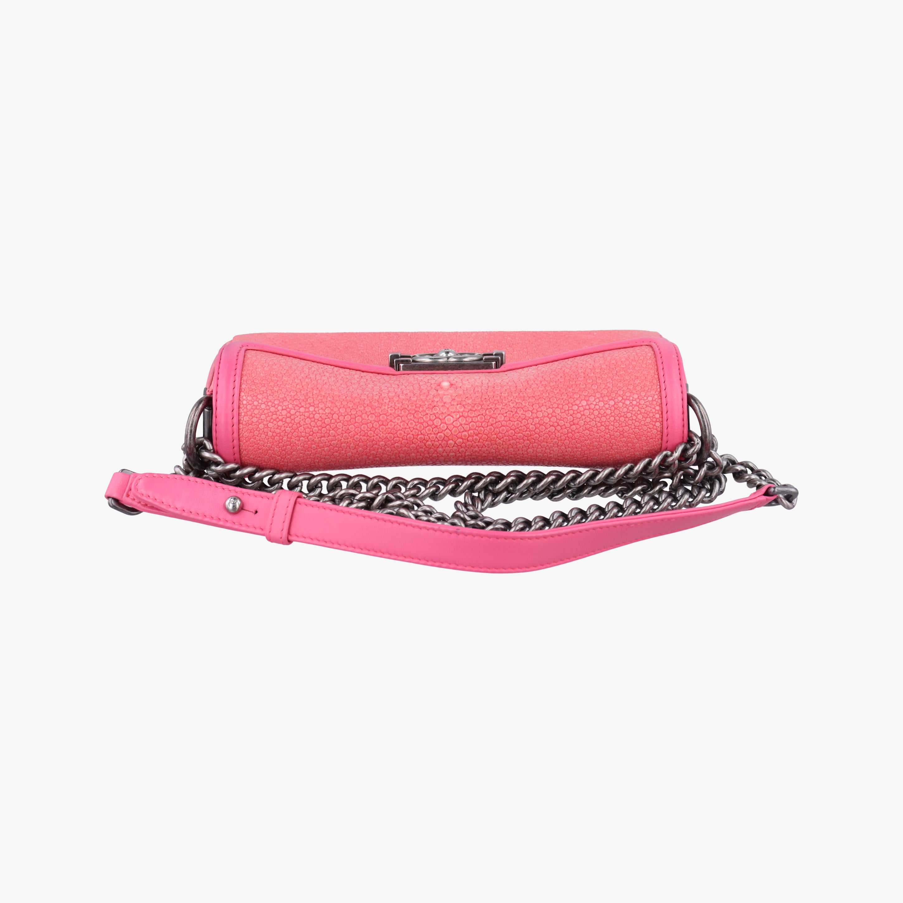 Pre-owned Chanel Boy exotic Pink lambskin×Pearlfish Leather A67198 shoulderbag | stylenewstar